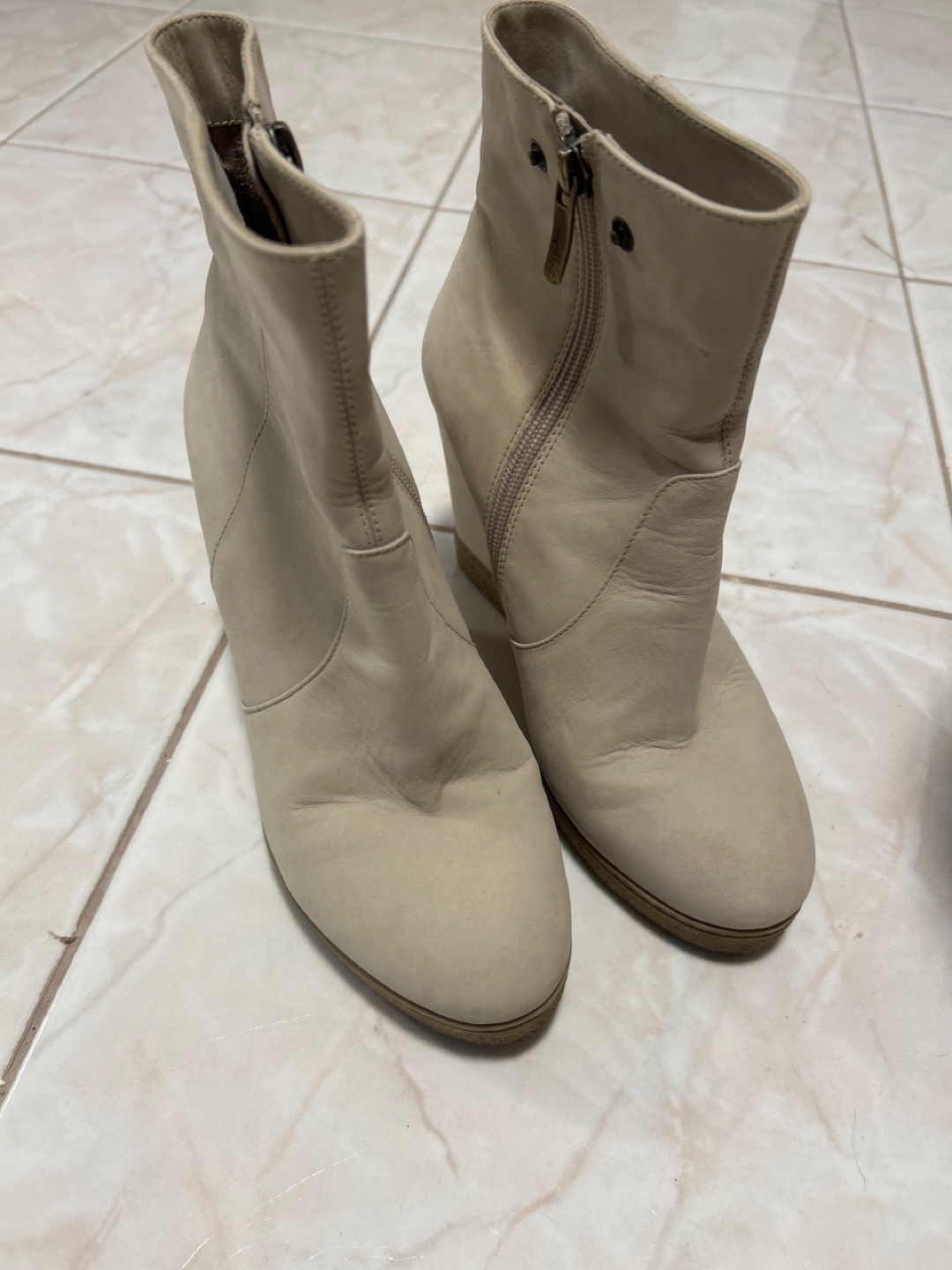 Cream-coloured Leather Wedge Booties - photo 2