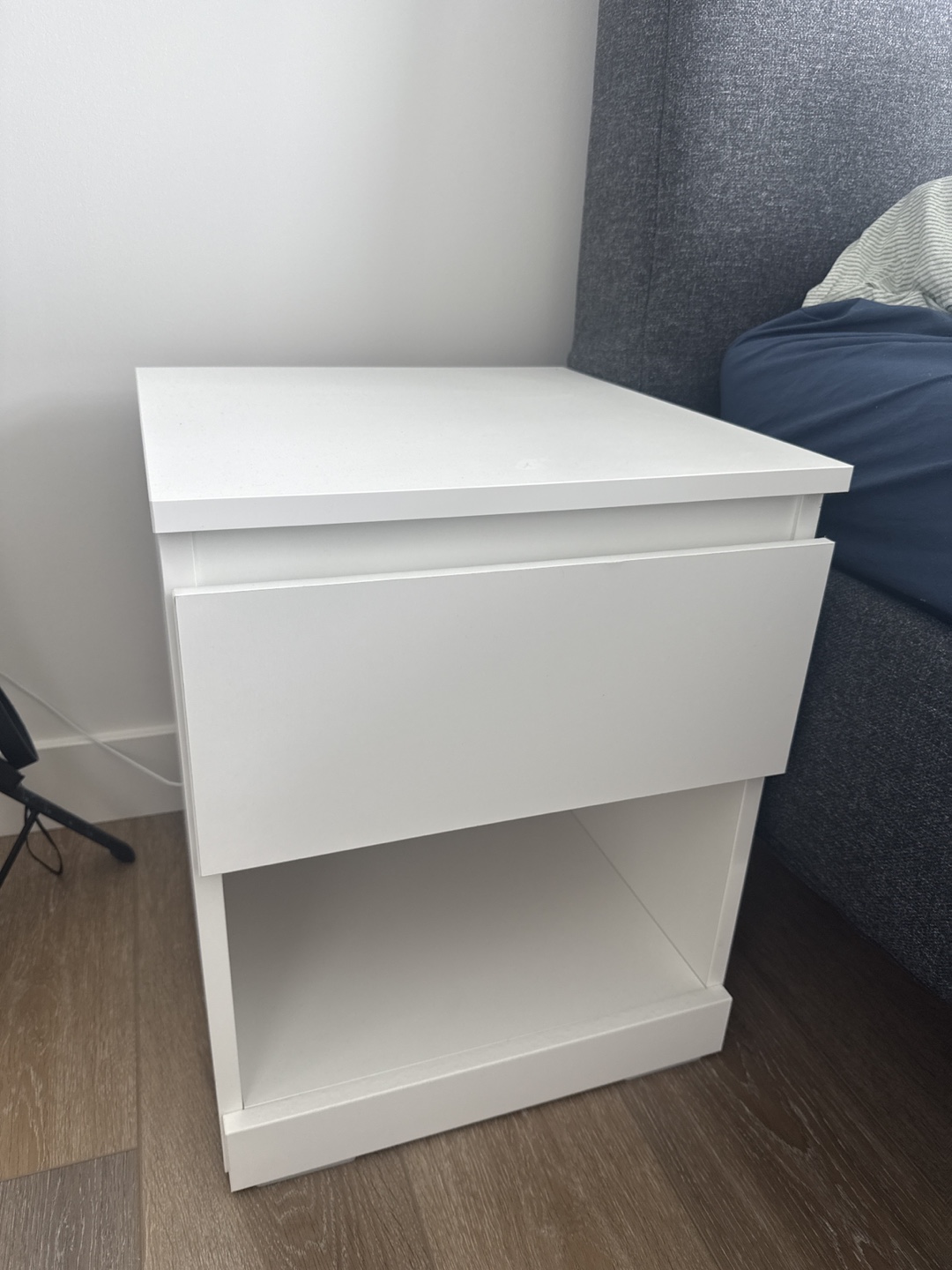 ikea - White Nightstand with Drawer