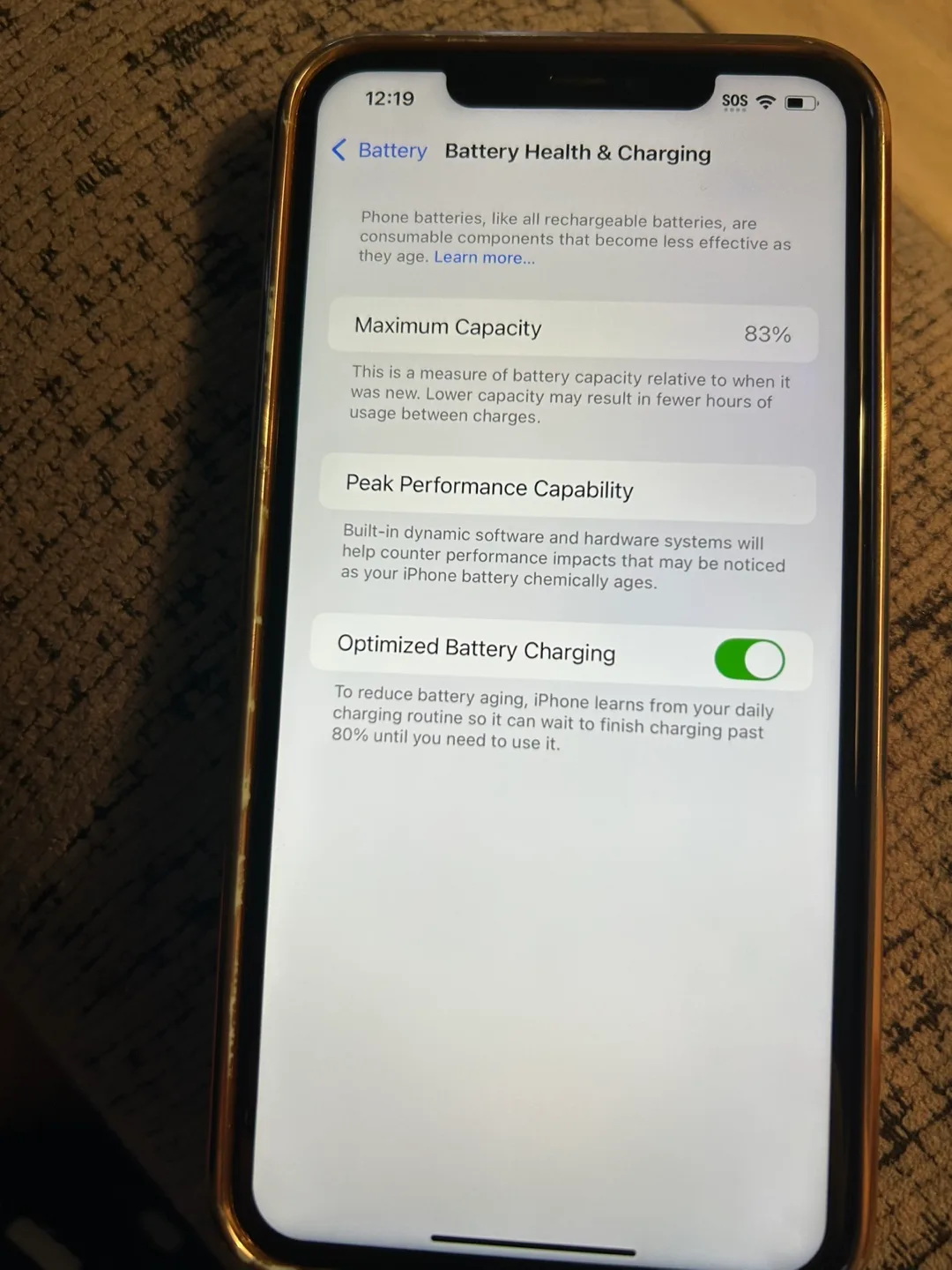 iPhone 11 Pro Max Gold  64g - 83% Battery Health + Accessories image indicator(3)