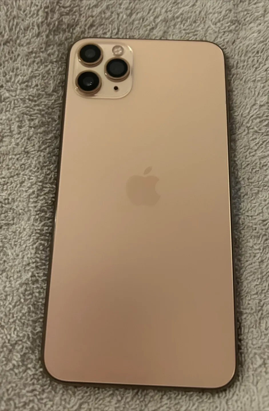 iPhone 11 Pro Max Gold  64g - 83% Battery Health + Accessories image indicator(2)