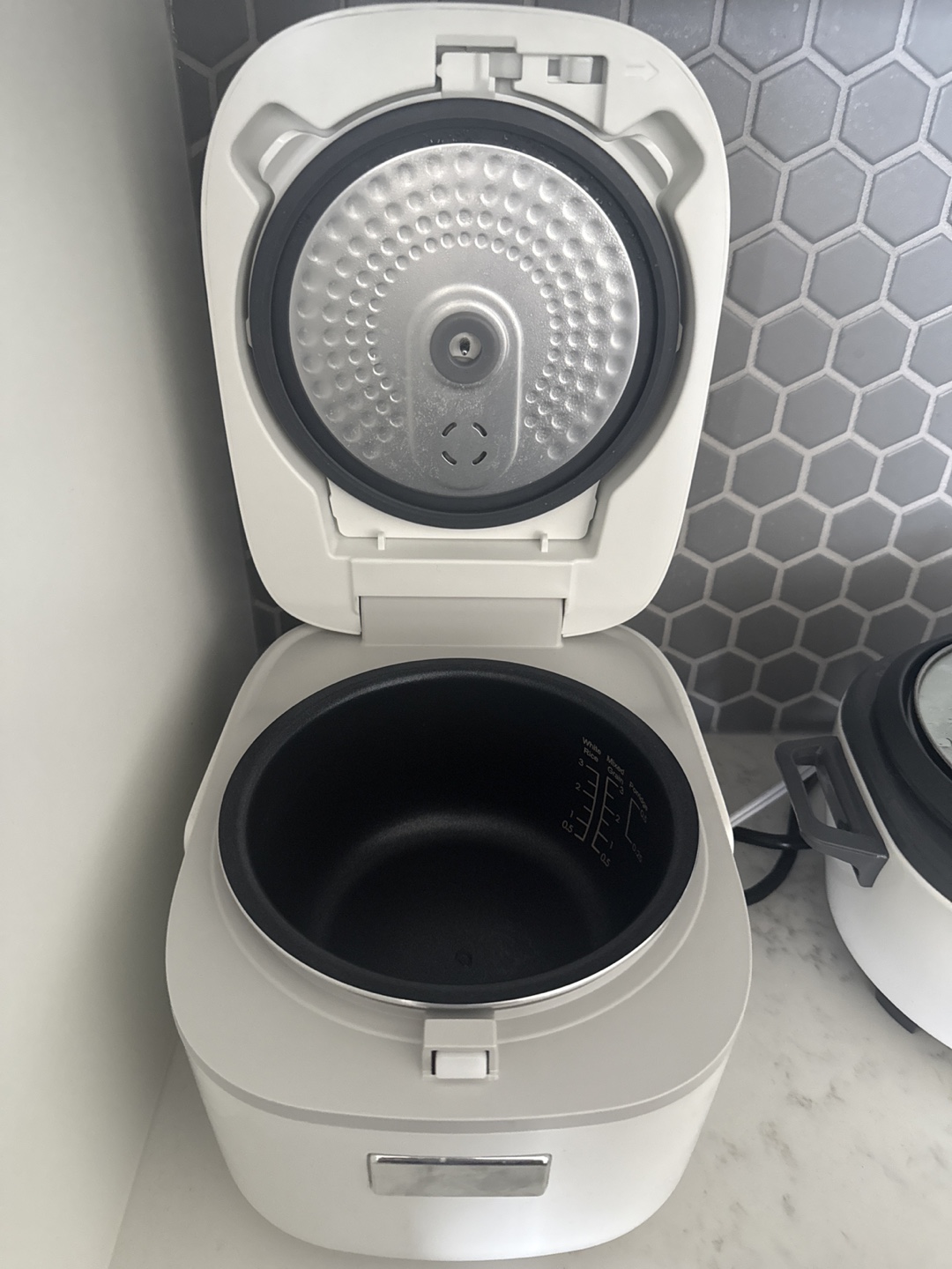 Toshiba Rice Cooker - photo 2