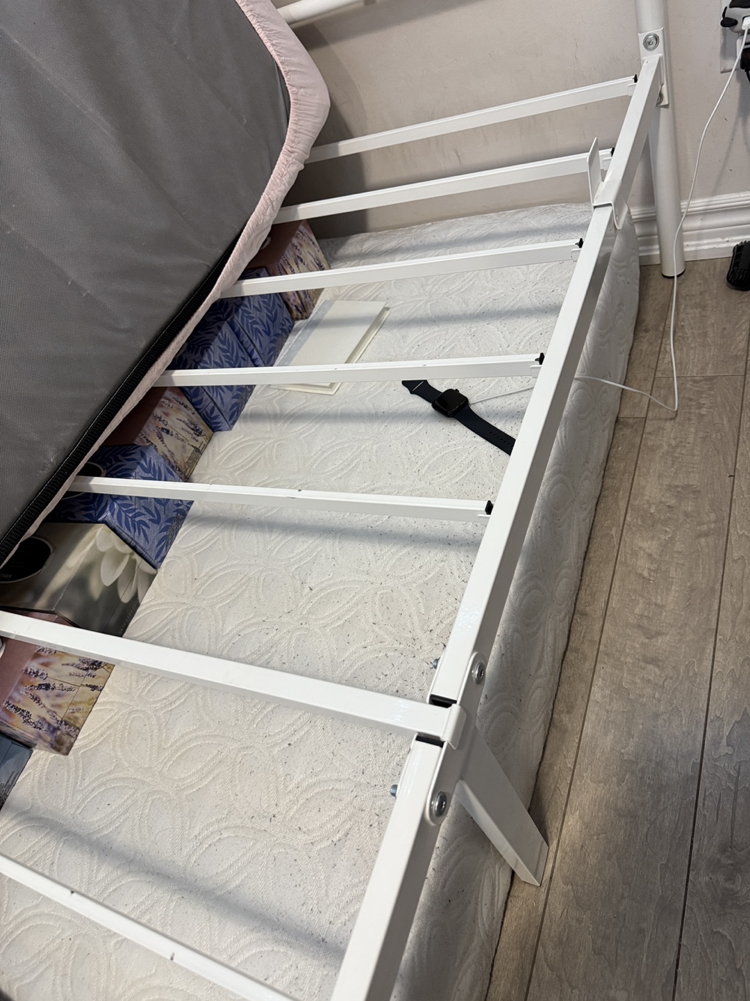 Ikea White Metal Twin-Size Daybed Frame - photo 4