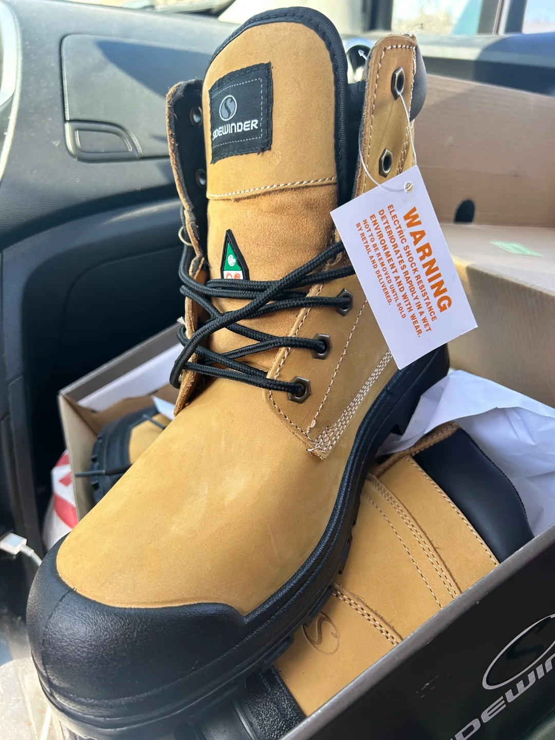 BRAND NEW Work Boots - size 11 image indicator(2)