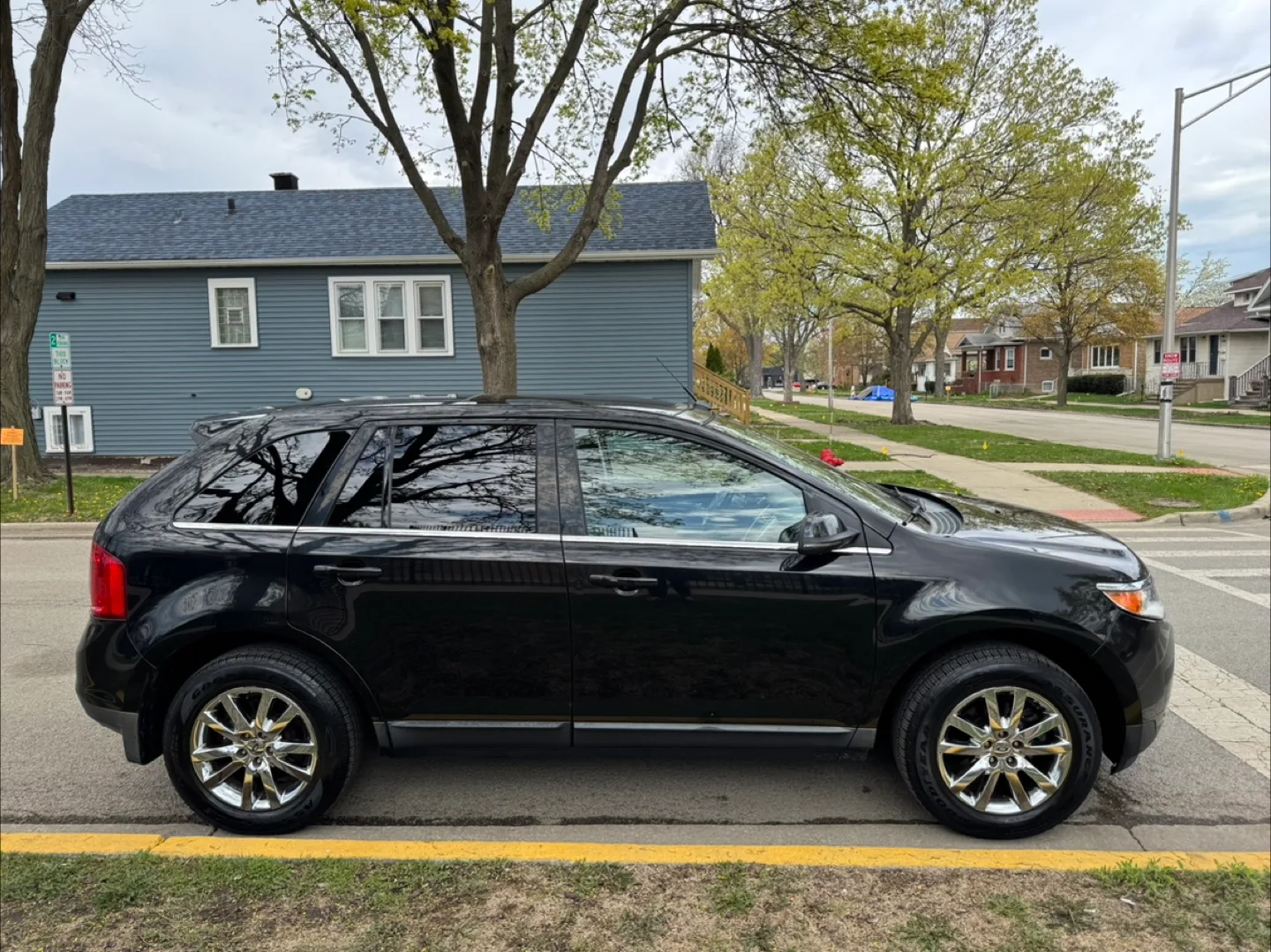 2012 Ford Edge · Limited Sport Utility 4D image indicator(2)