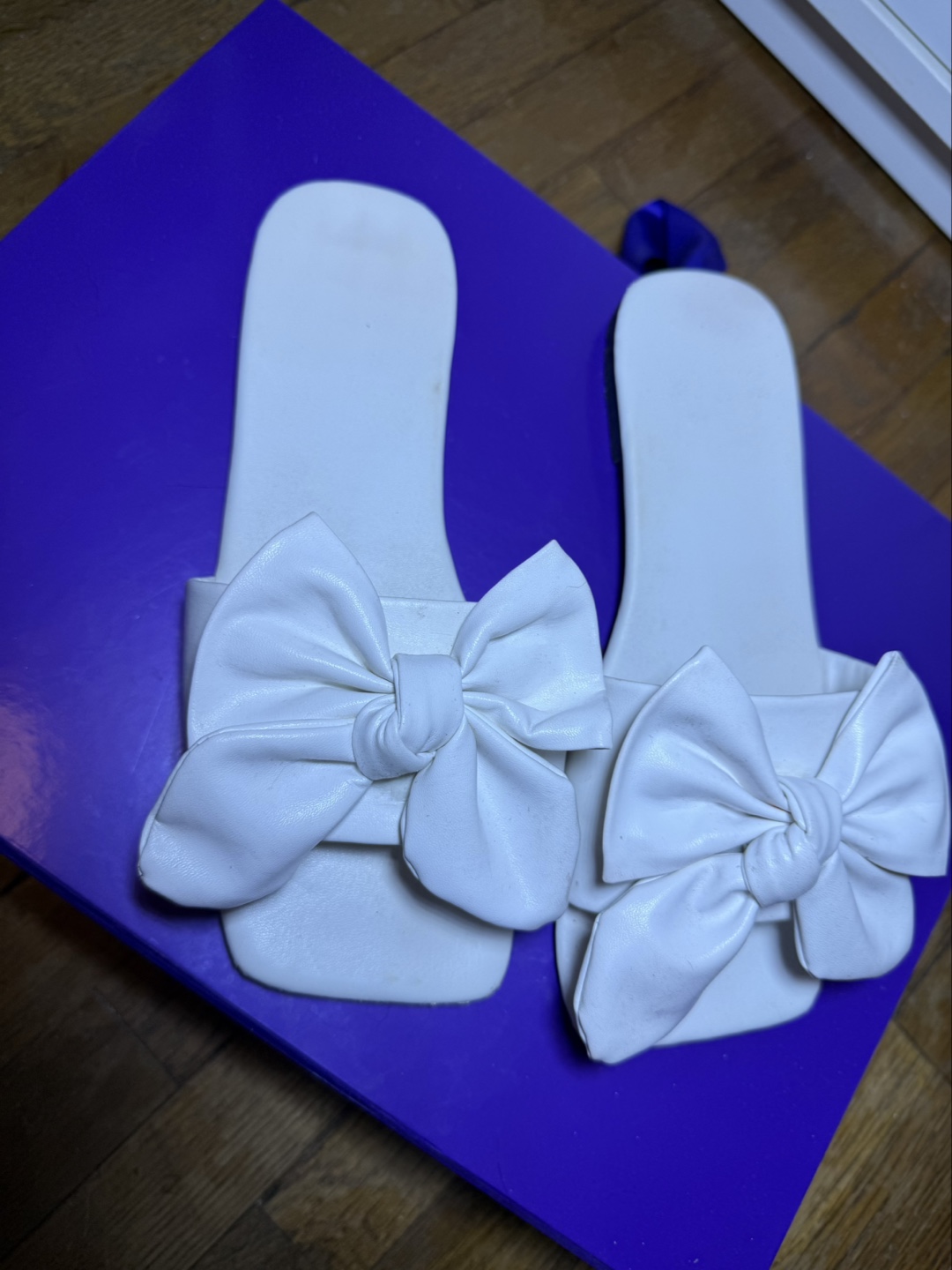 White Bow Slides