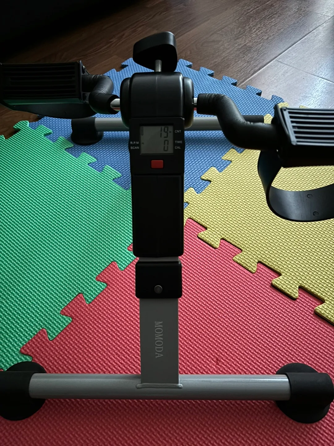 Momoda Mini Exercise Pedal Exerciser image indicator(2)