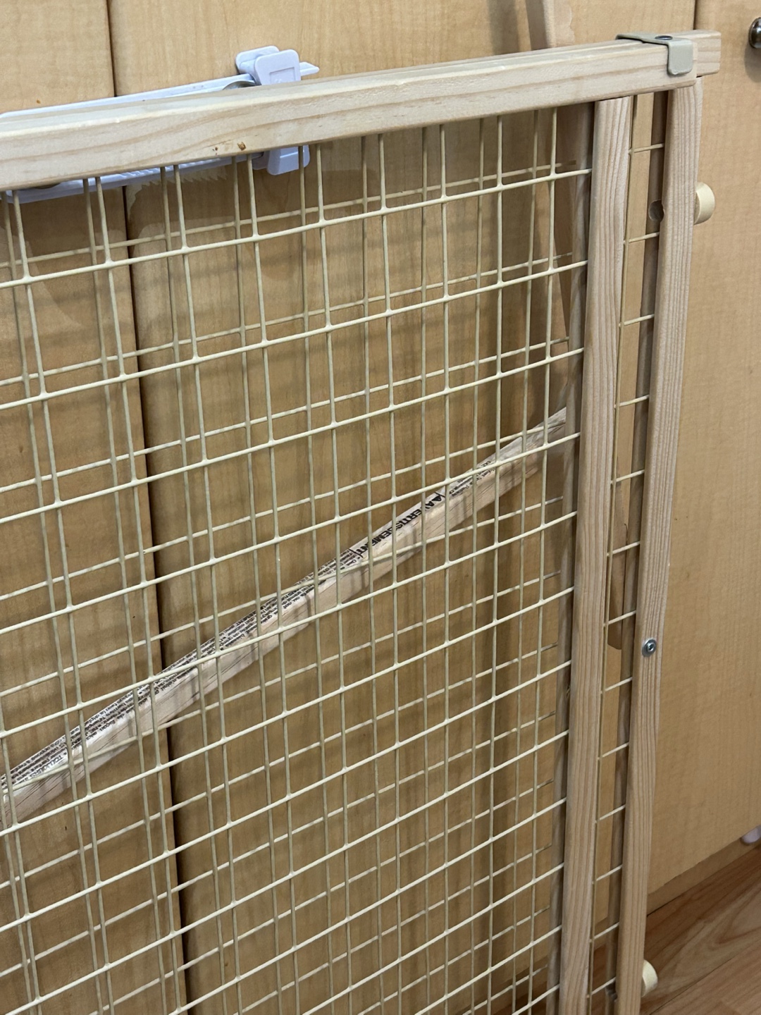 Wooden Mesh Pet/Baby Gate - photo 3