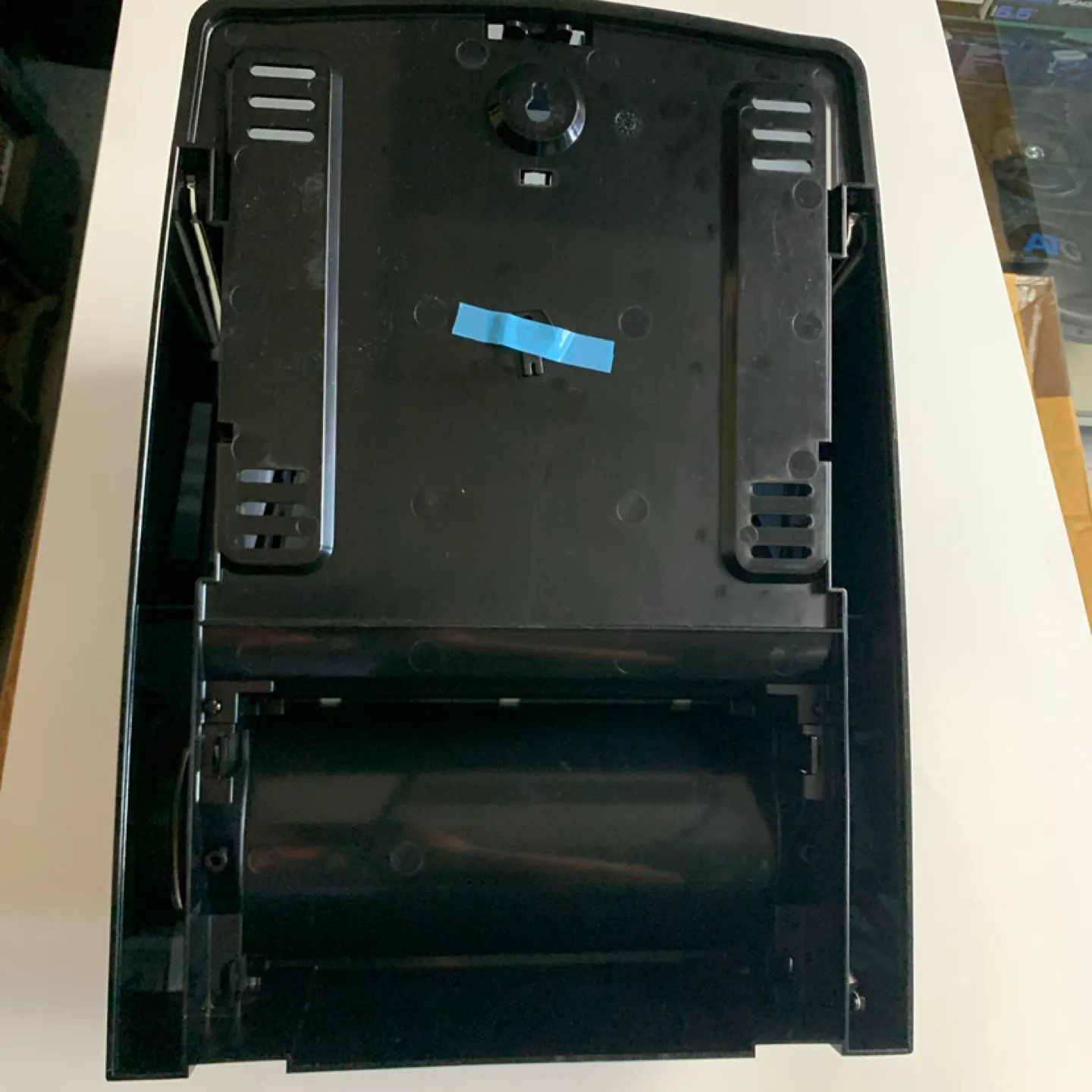 PROVIDER by WPI Black Paper Towel Dispenser image indicator(7)