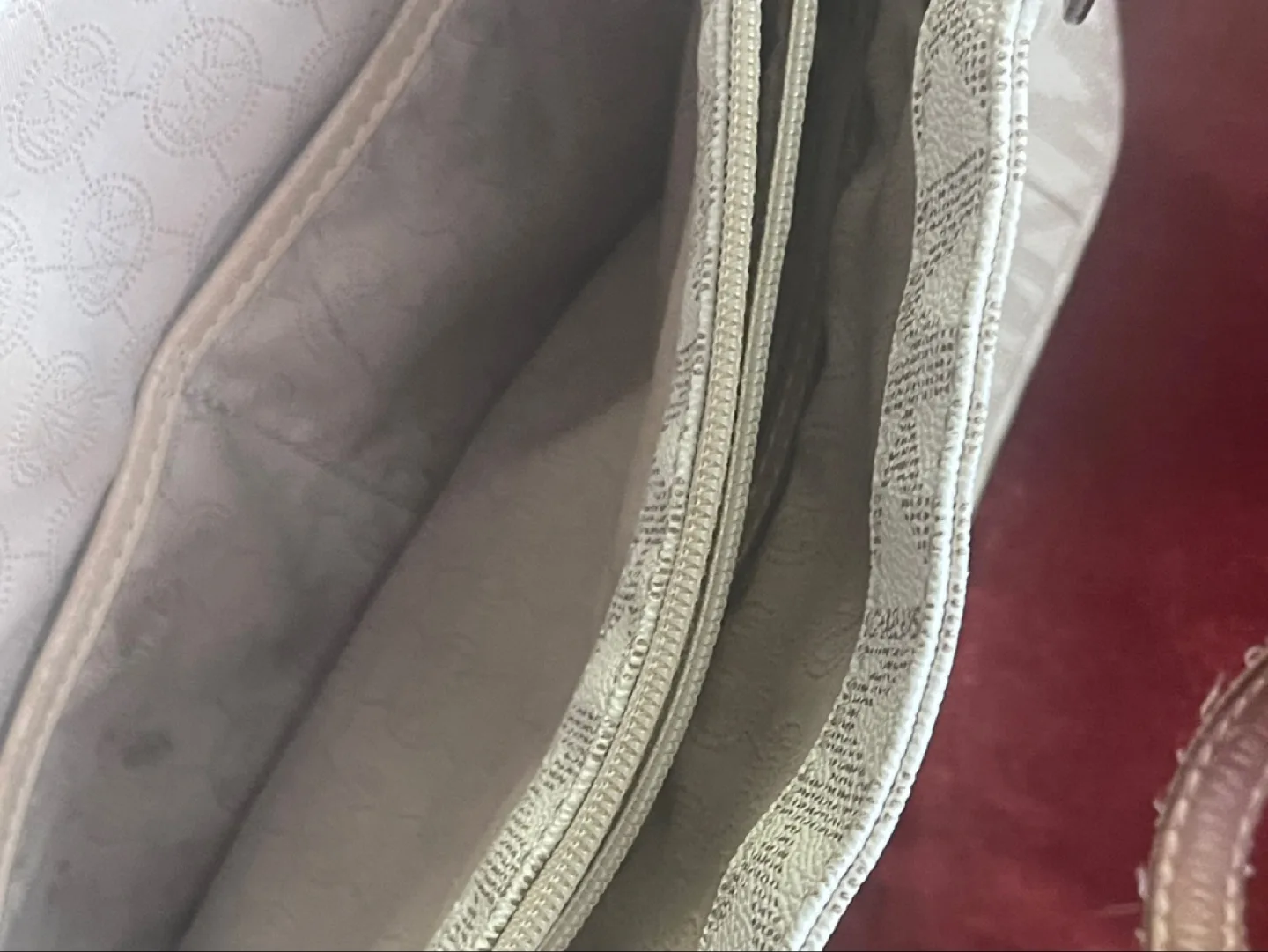 Michael Kors Signature Tote Bag image indicator(3)