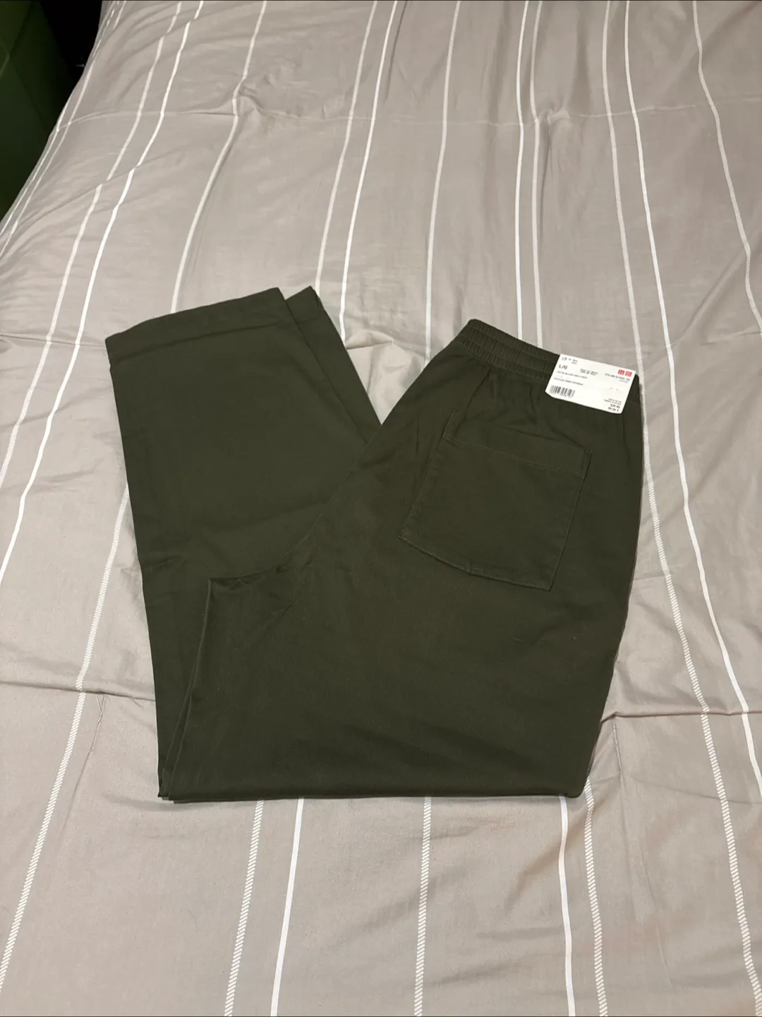 UNIQLO Cotton Relaxed Ankle Pants in Olive image indicator(2)