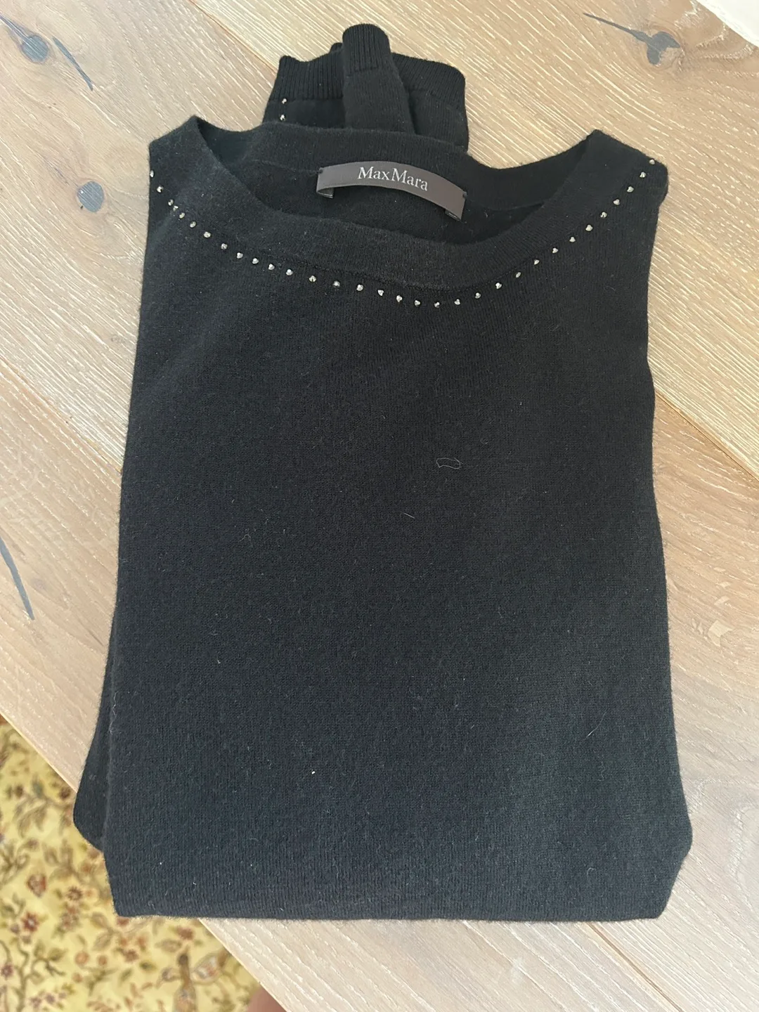 MaxMara Black cashmere and silk sweater image indicator(2)