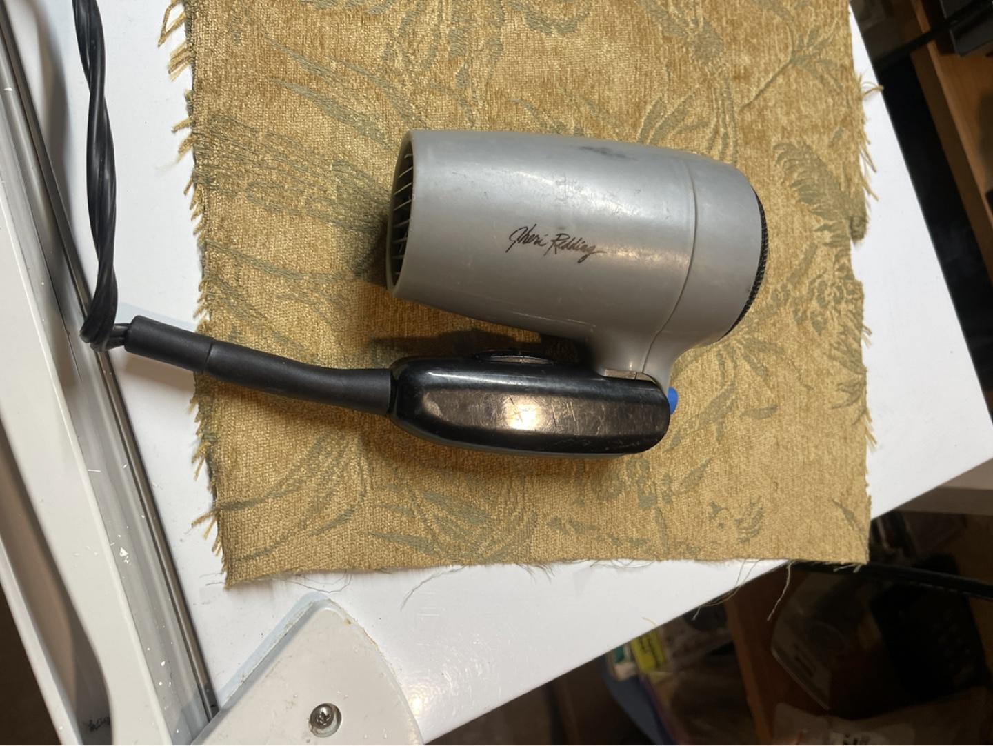 John Frieda Travel Hair Dryer - photo 3