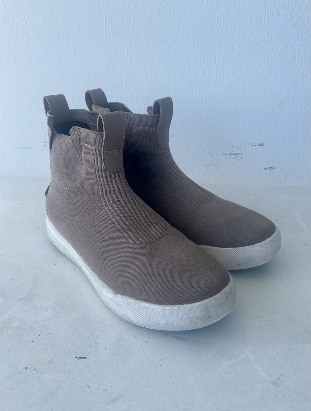Vessi High Top Chelsea - Size 8