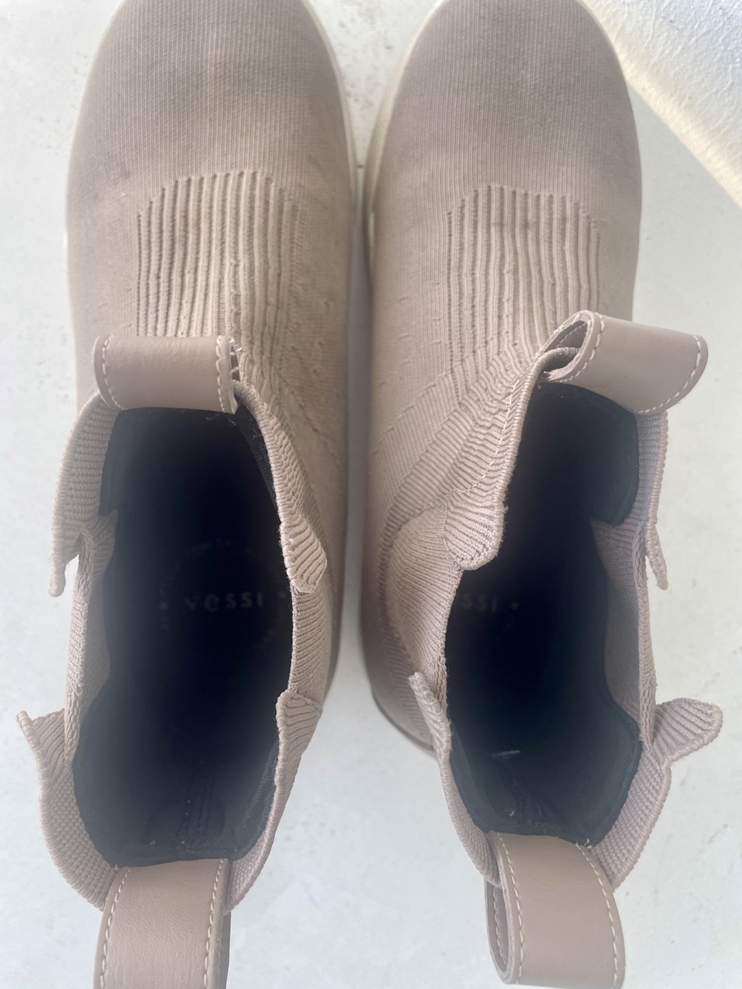 Vessi High Top Chelsea - Size 8 - photo 3