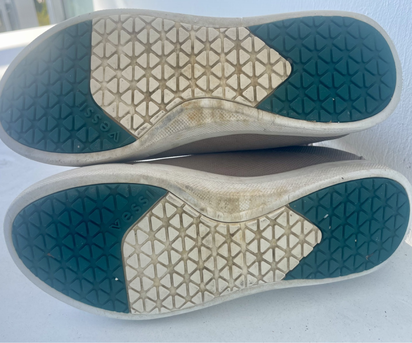 Vessi High Top Chelsea - Size 8 - photo 4