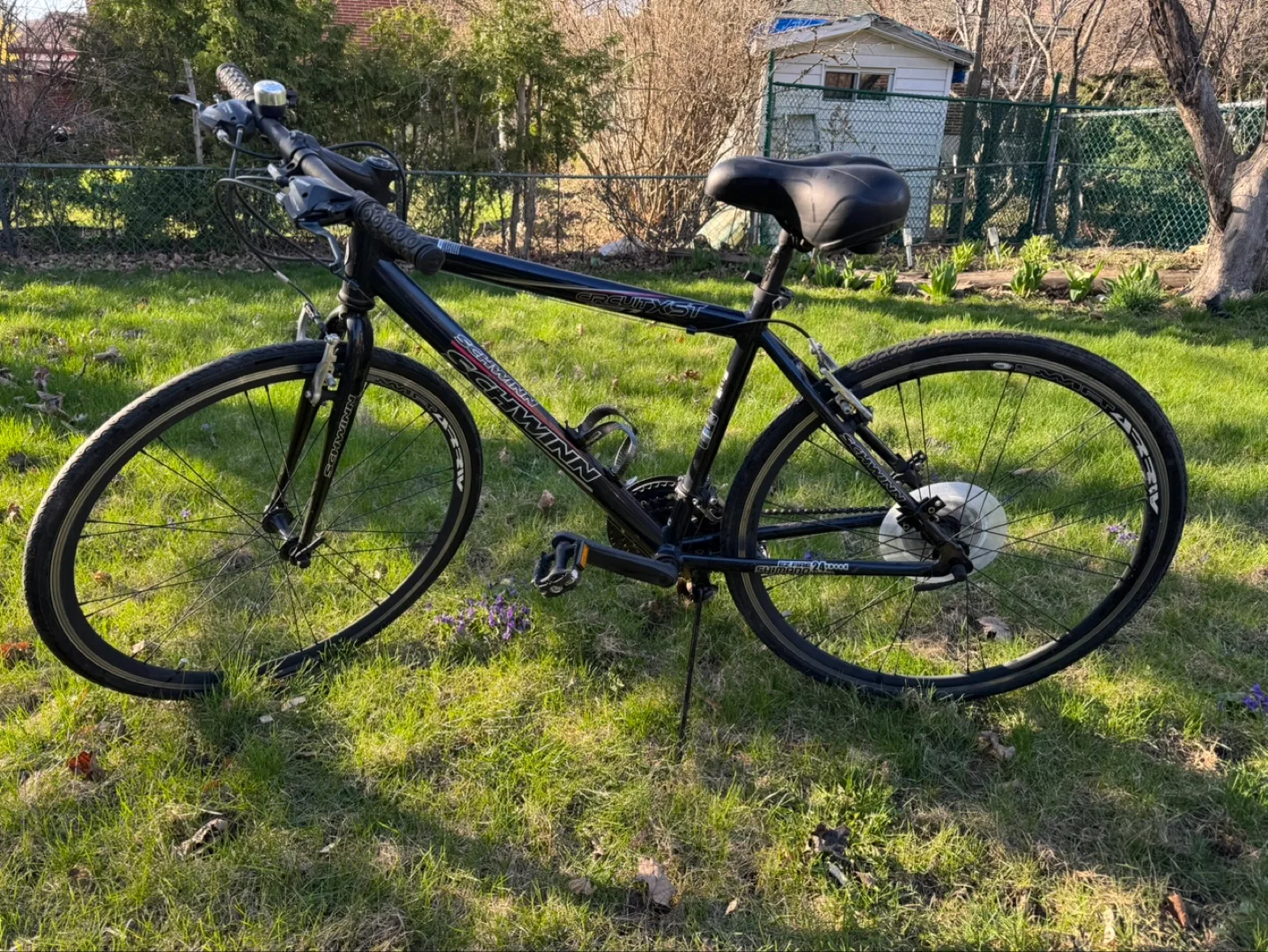 Schwinn Circuit XST Hybrid Bicycle image indicator(4)