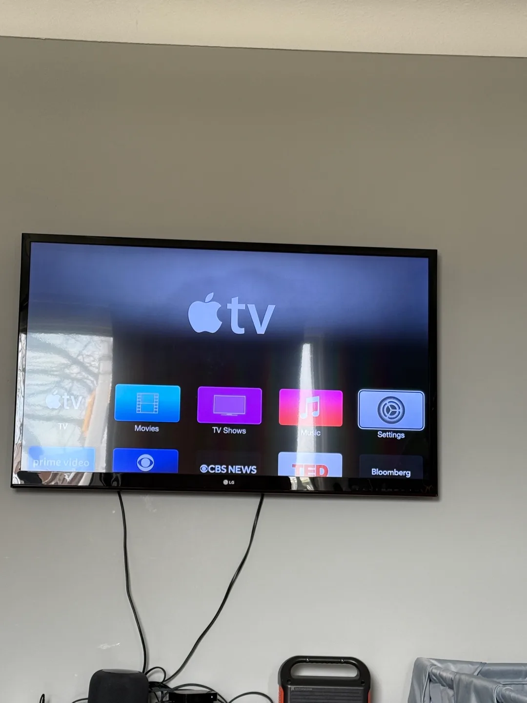 Apple TV 3rd Generation Streaming Media Player thumbnail