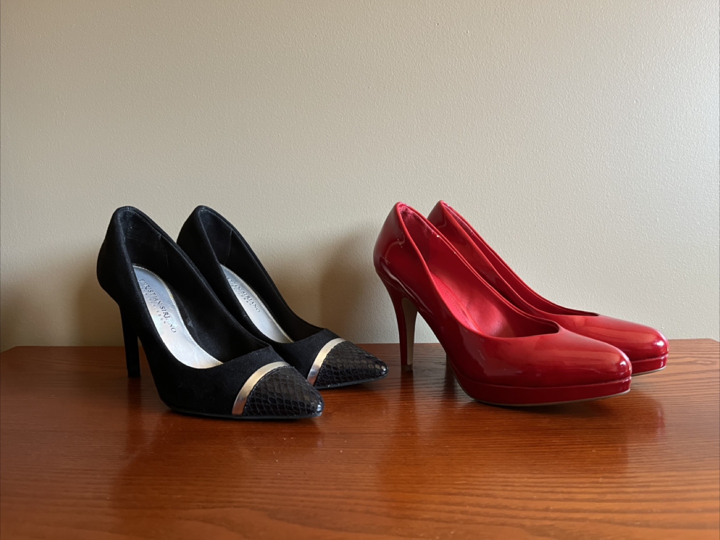 LADIES HIGH HEELS (Size 6.5)