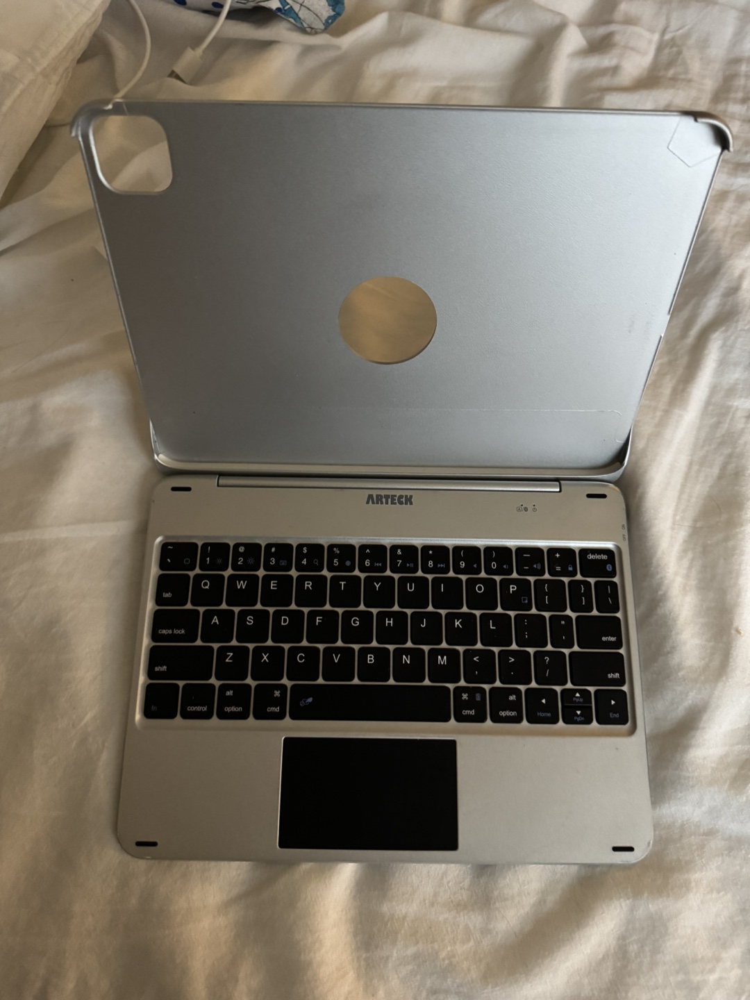 iPad Air 4 with rechargeable Keyboard and trackpad - photo 3