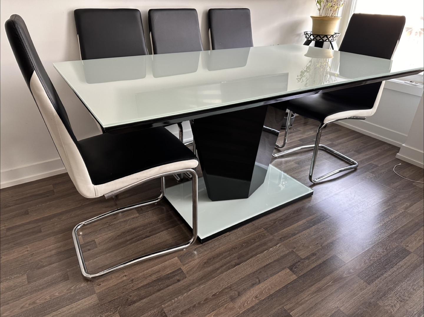 Modern High End Glass 7 Piece Dinning Table with Chairs - photo 2