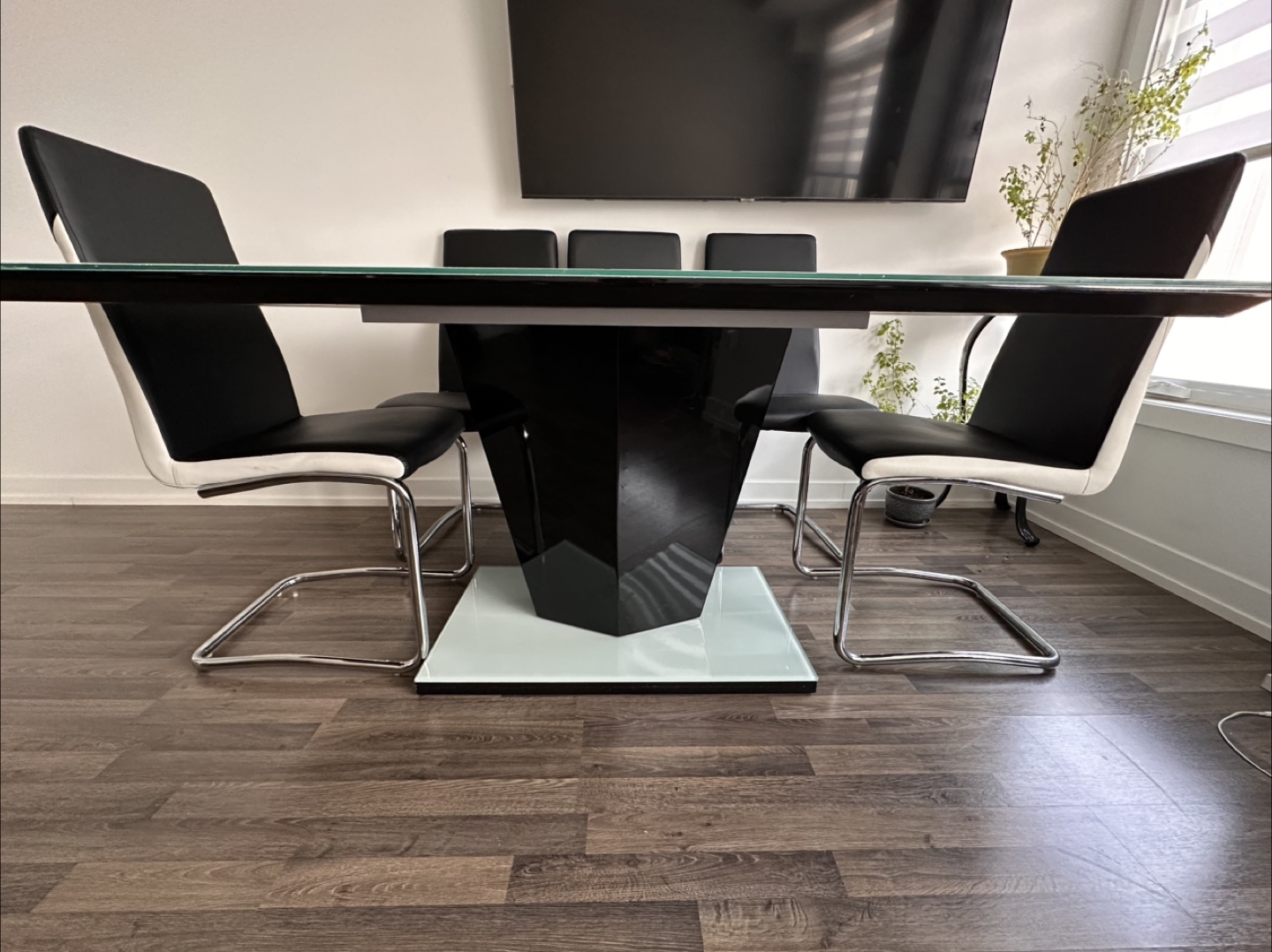 Modern High End Glass 7 Piece Dinning Table with Chairs - photo 3