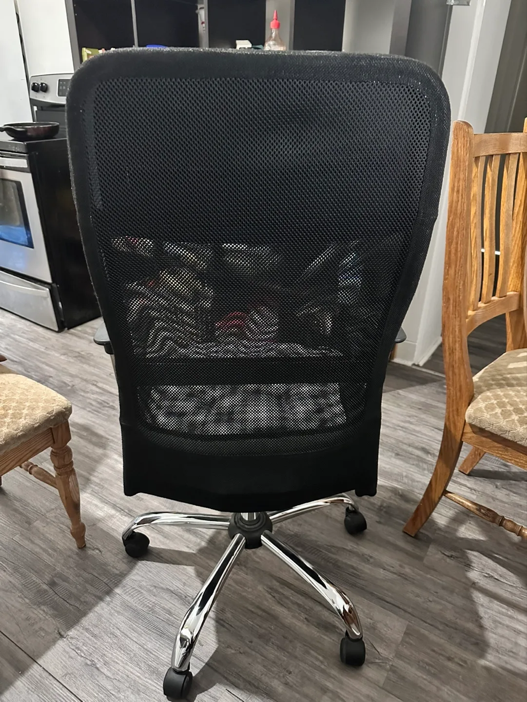 Black Mesh Office Chair with Rolling Wheels