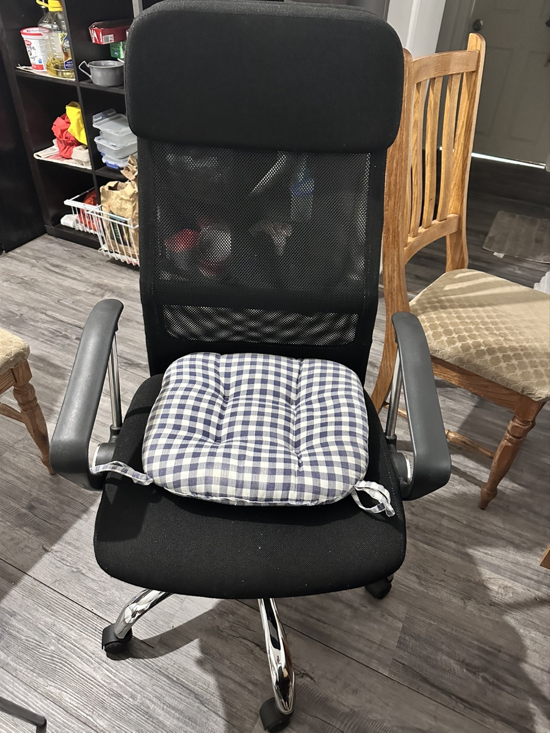 Black Mesh Office Chair with Rolling Wheels - photo 2