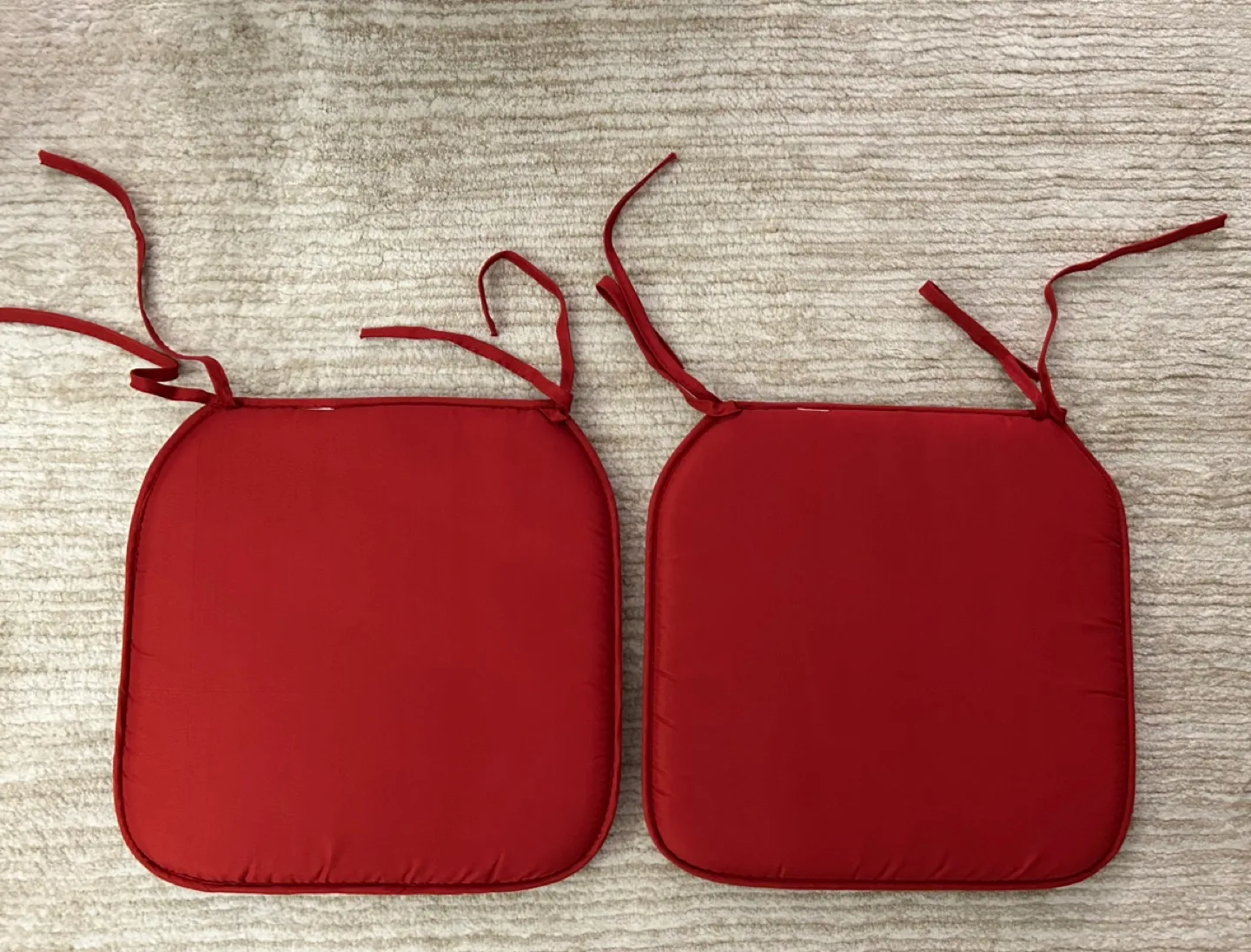 FREE: Pair of Red Outdoor Chair Cushions 💚 thumbnail