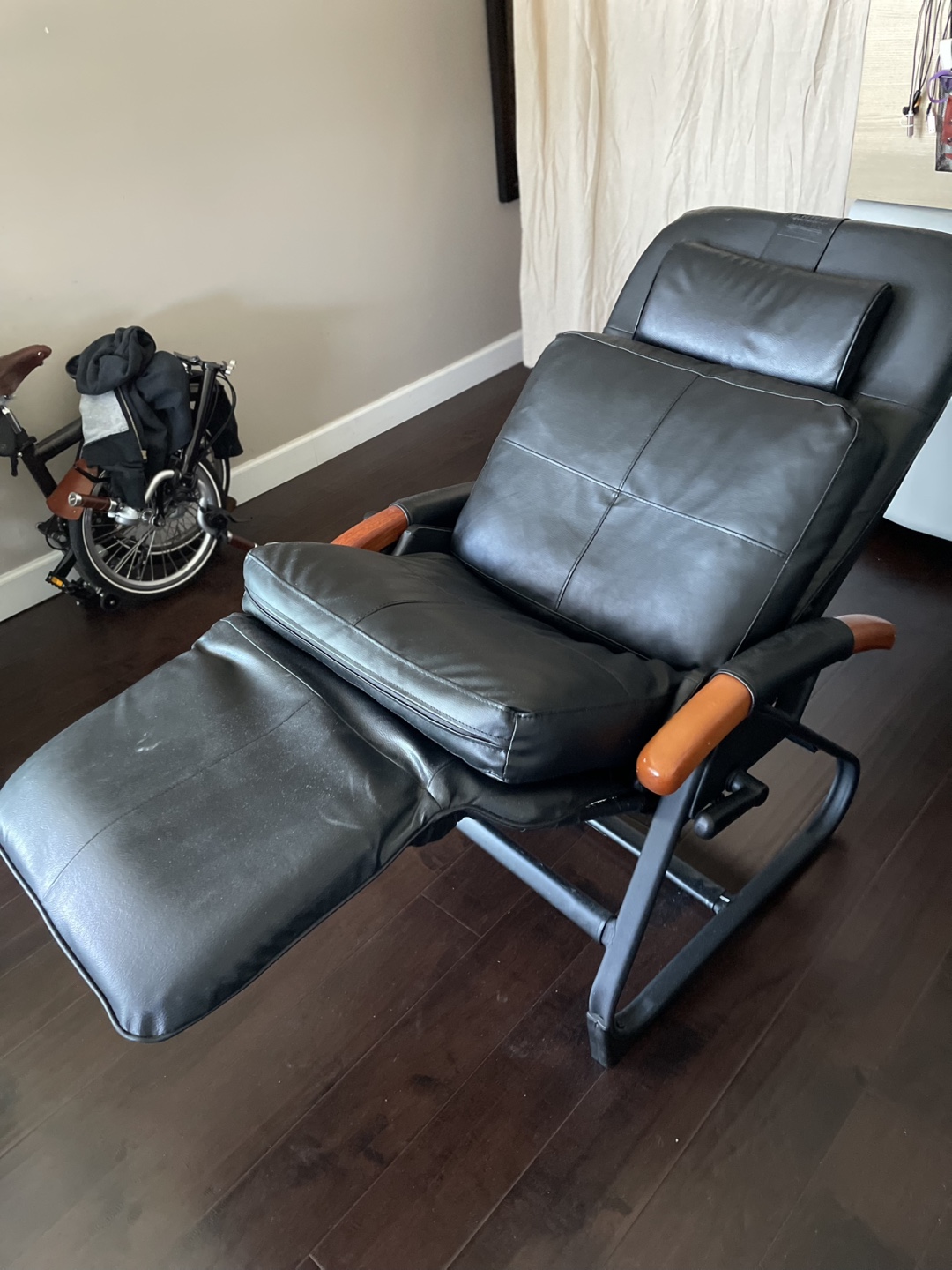 Relaxing Massage Recliner Chair with Footrest