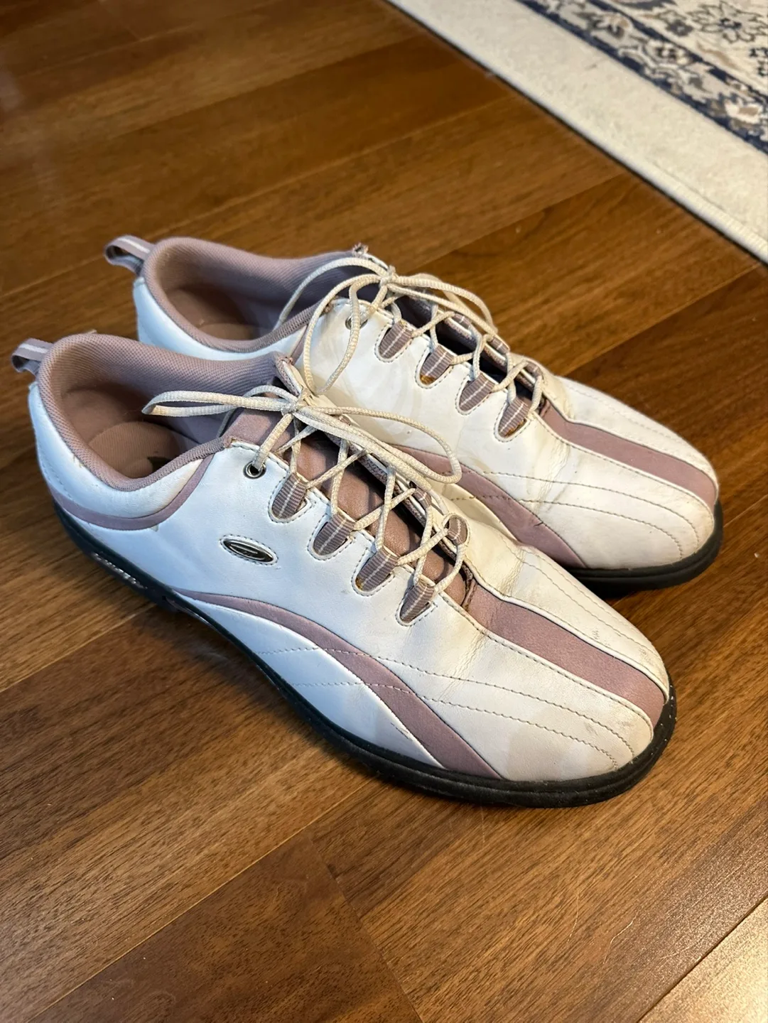Women's golf shoes 👟 ⛳️ (sz 10) image indicator(2)