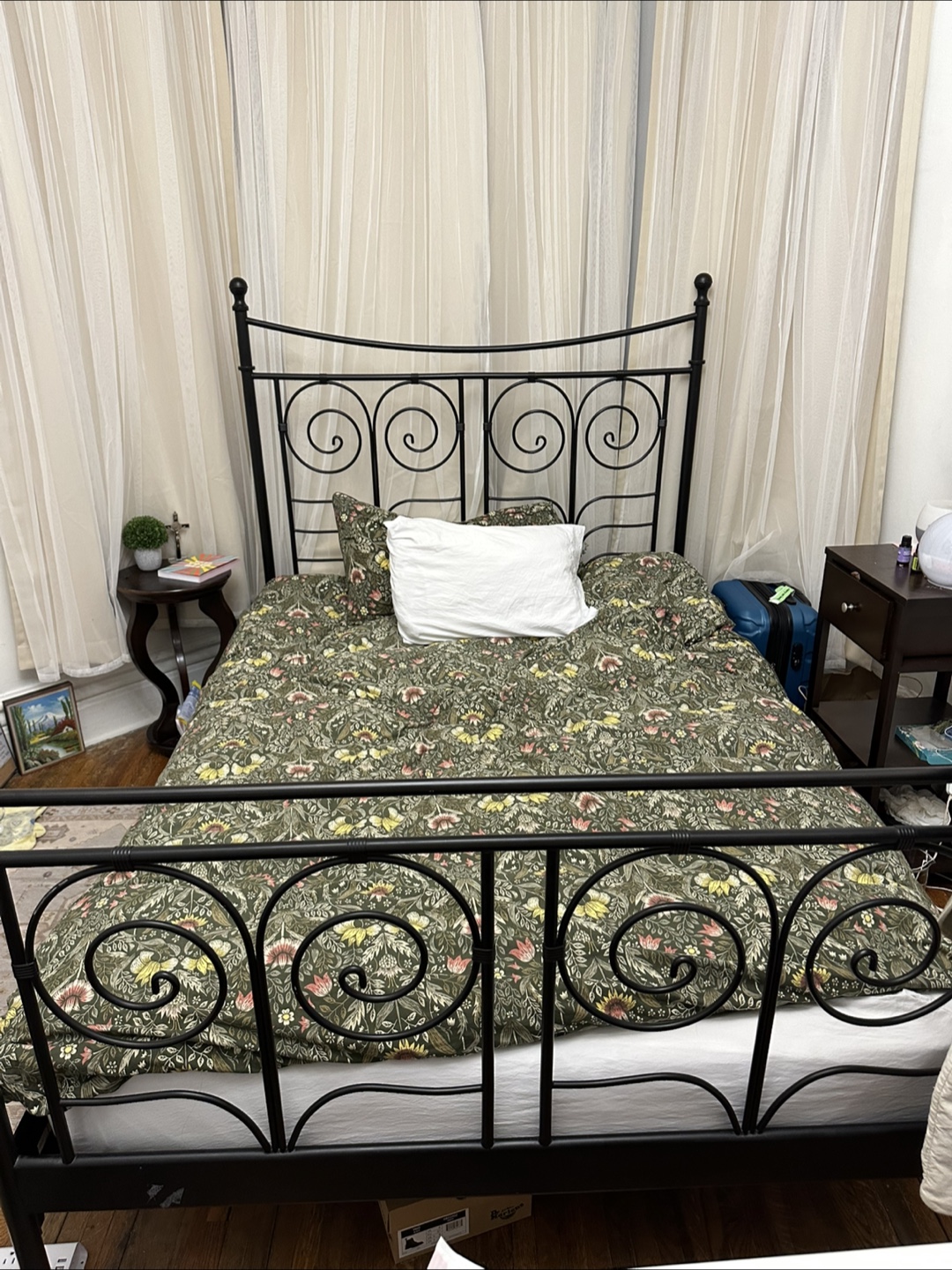Black Metal Bed Frame and Full Mattress - photo 2