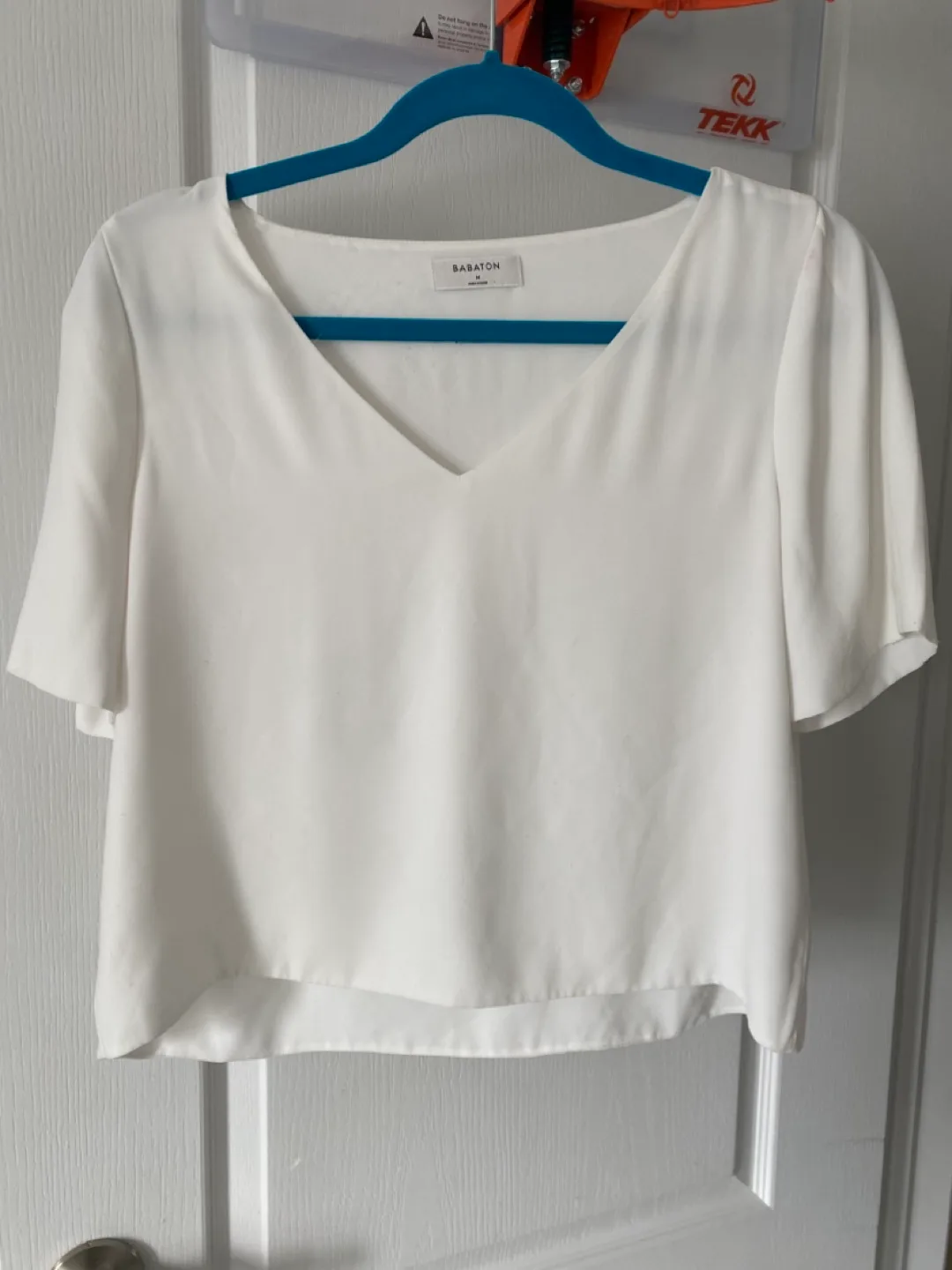 Babaton White Cropped V-Neck Blouse, Size M thumbnail