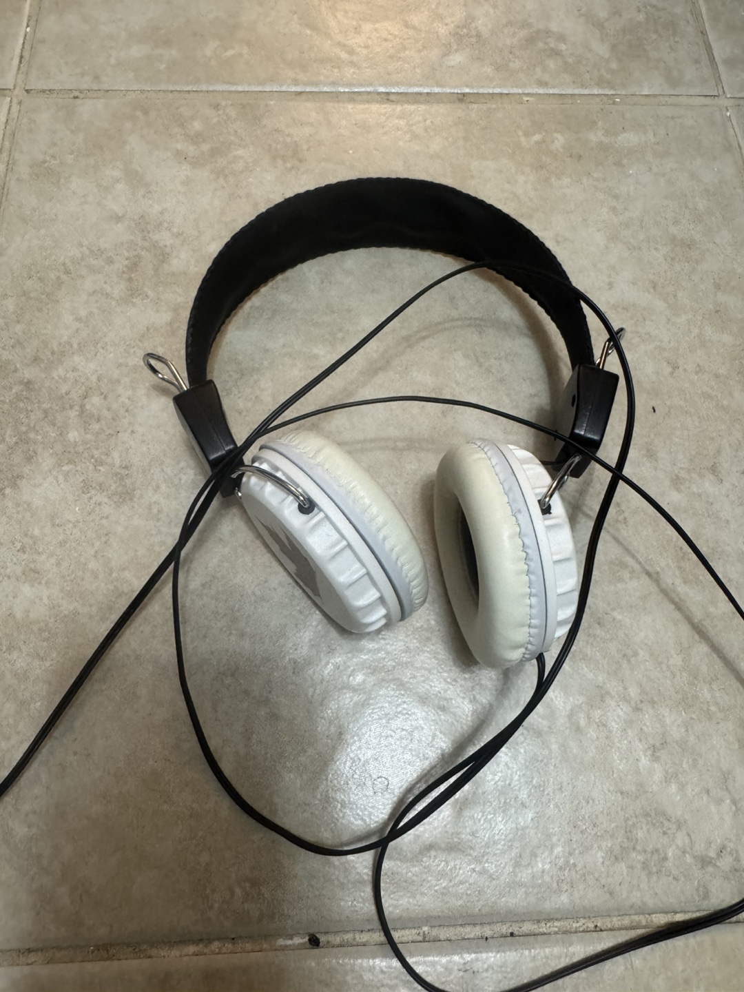Free earphone - photo 2