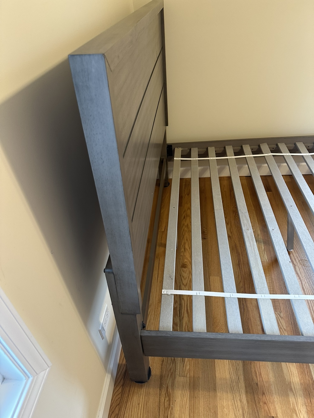 Queenw bed- Stylish Queen Bed Frame - photo 3