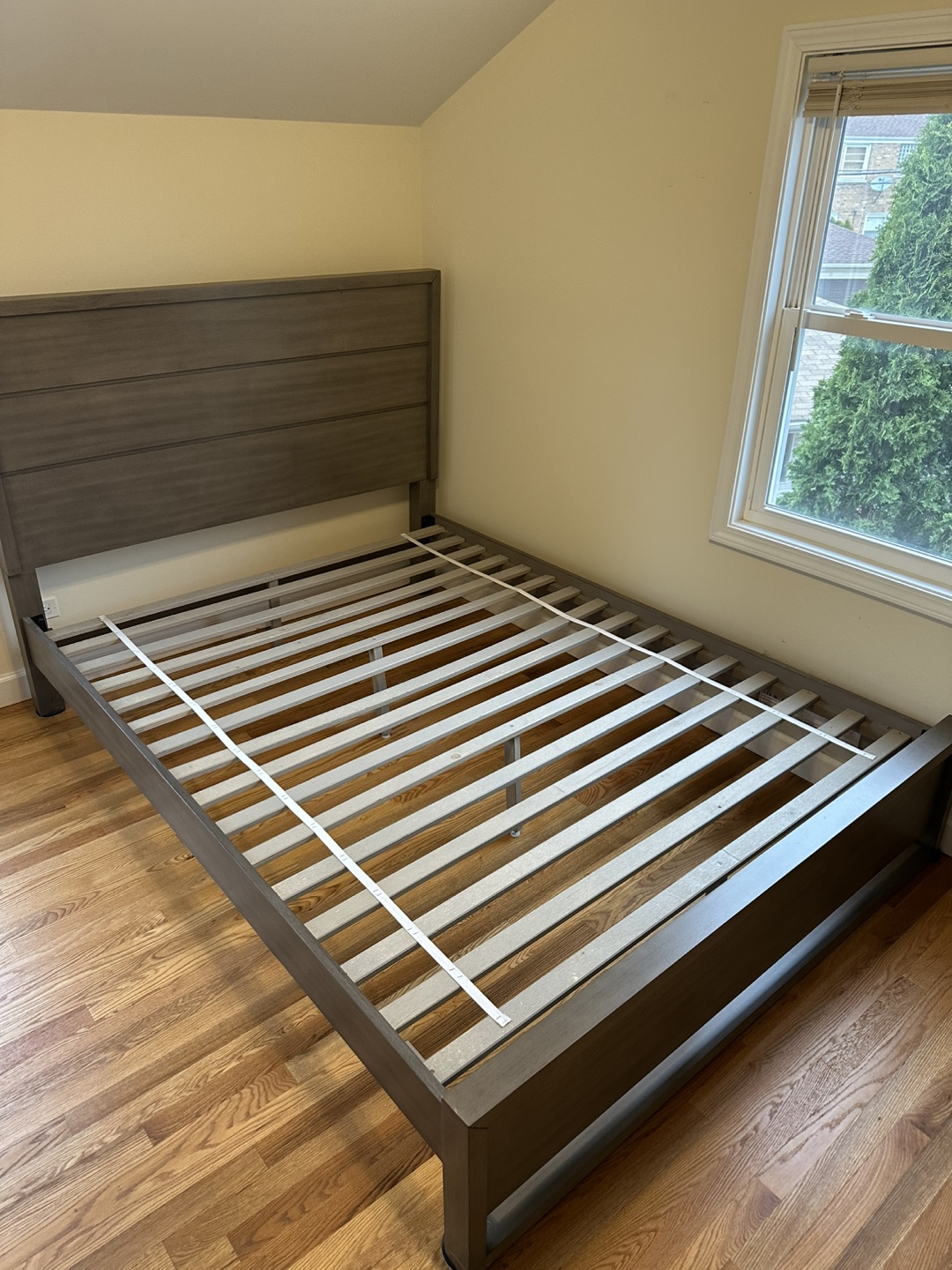 Queenw bed- Stylish Queen Bed Frame - photo 4