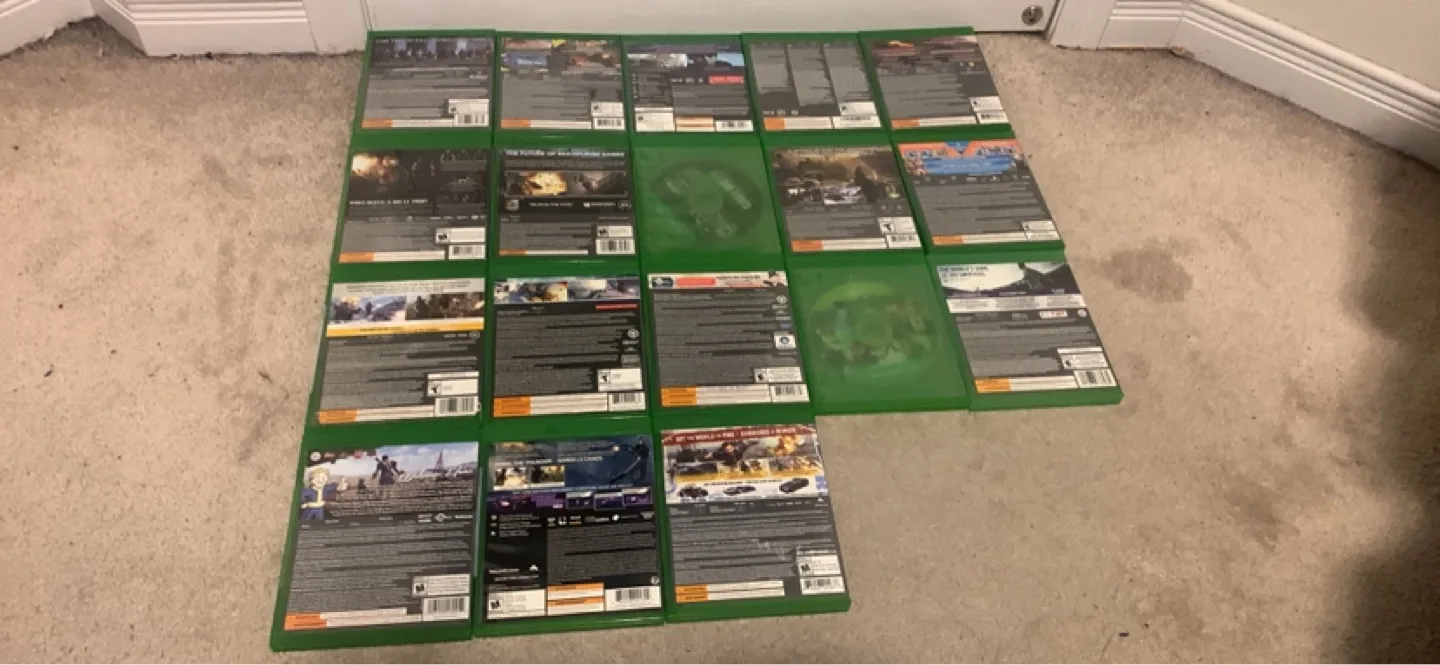 Bundle of 16 Xbox One Games image indicator(2)