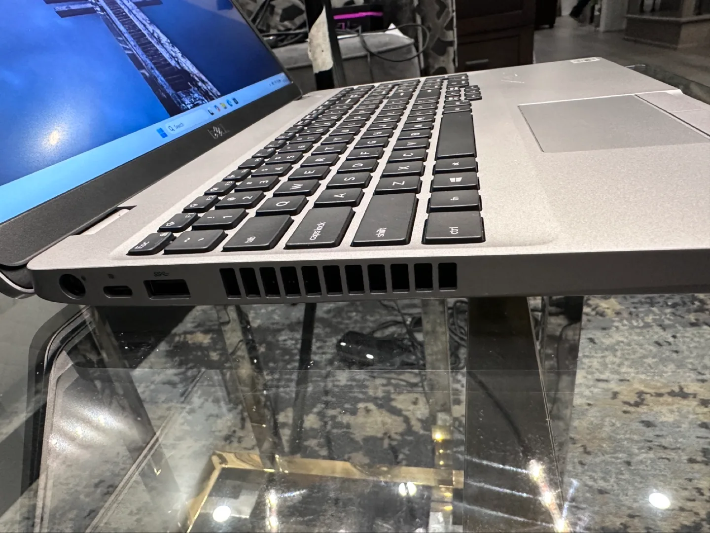 Dell Latitude 5510 Laptop - 16GB RAM, 256GB SSD Storage image indicator(2)