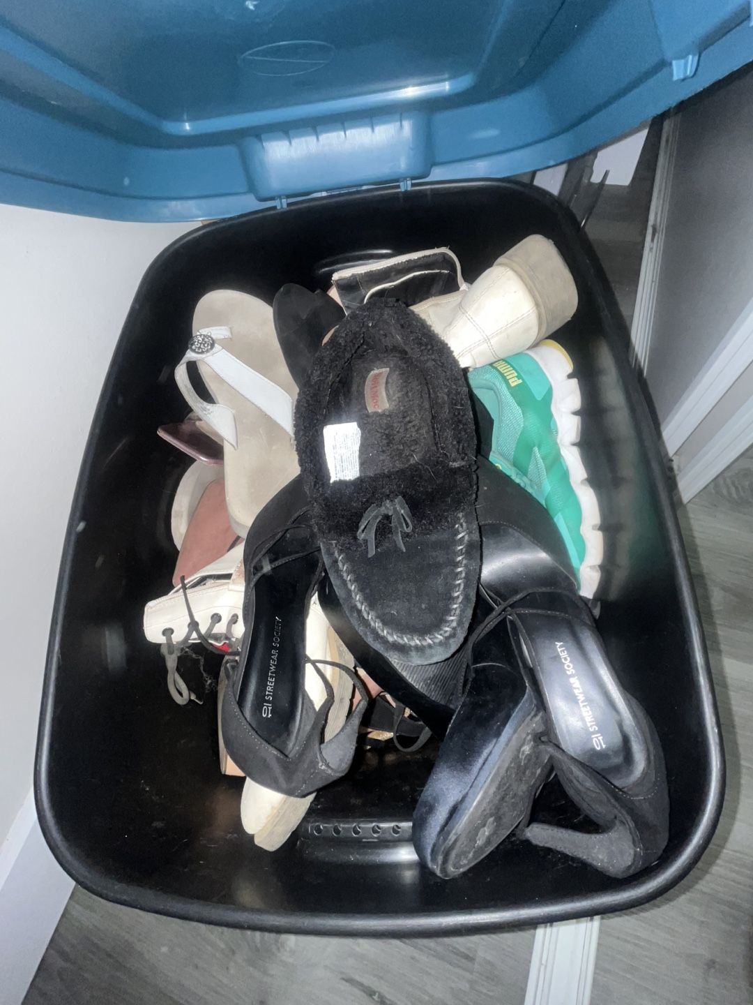 Cleaning my whole wardrobe out - photo 2