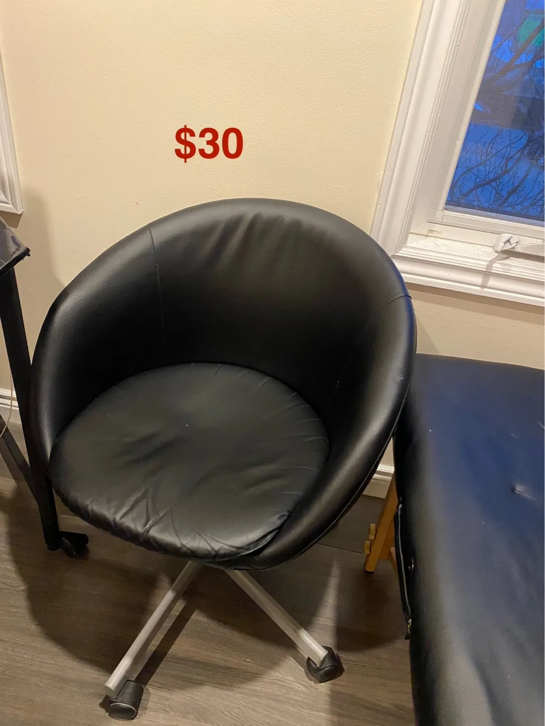 Black rolling office chair thumbnail