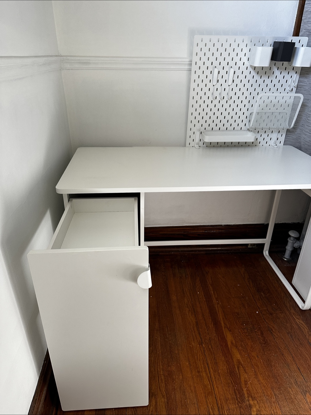 desk with pull-out storage unit - photo 2