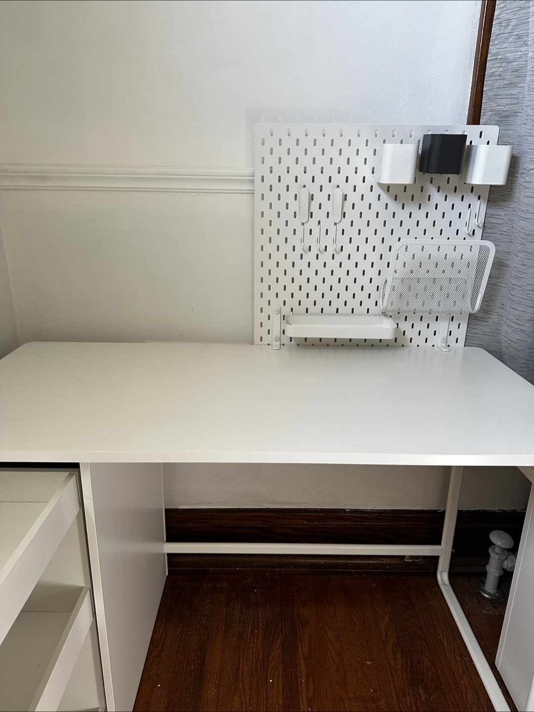 desk with pull-out storage unit - photo 4