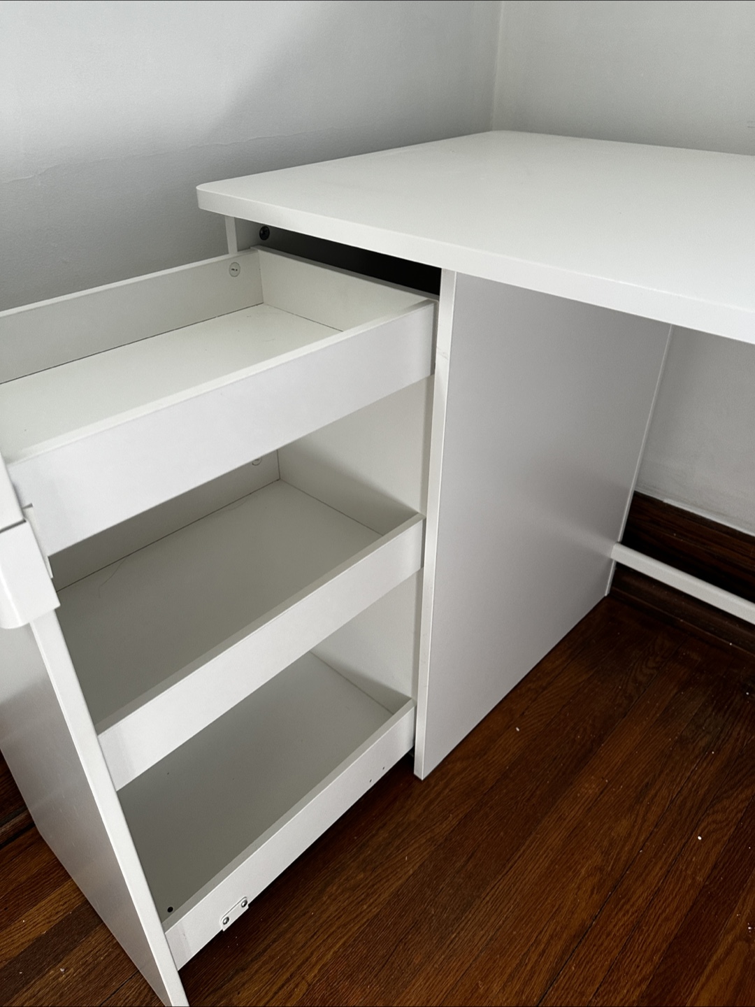 desk with pull-out storage unit - photo 3