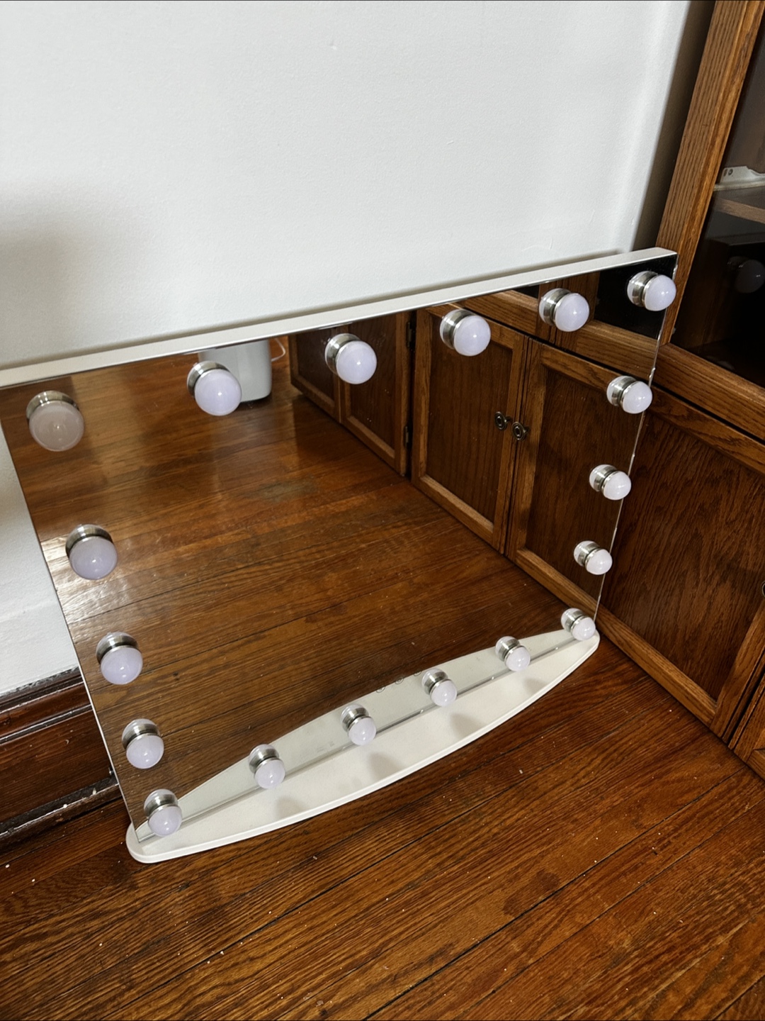 Hollywood Vanity Mirror with Lights