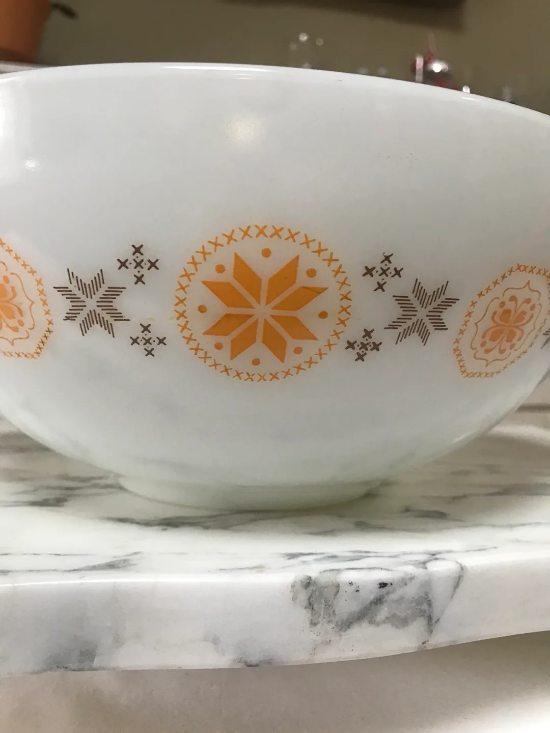 For Collectors - Vintage Pyrex Mixing Bowl - 4 quart image indicator(2)