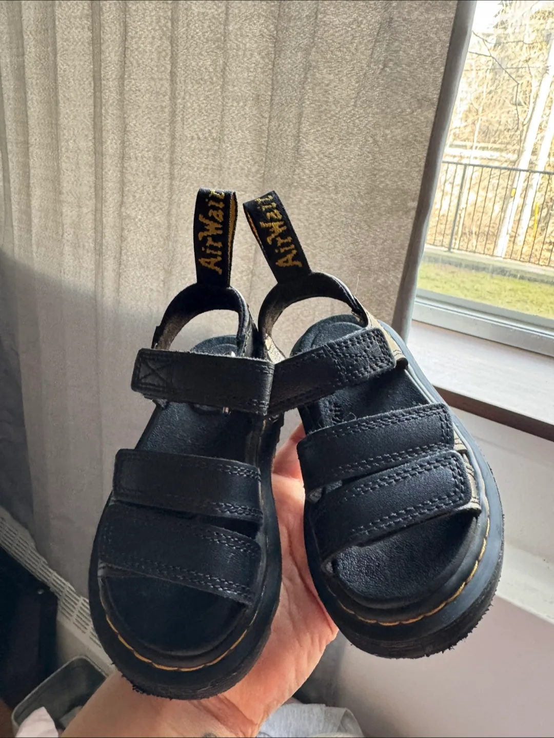 Dr. Martens Toddler Leather Sandals image indicator(2)