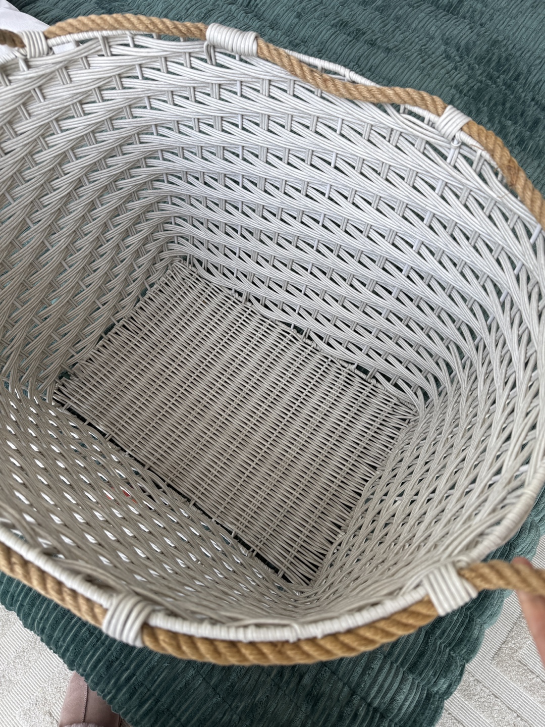 Large White Wicker Basket with Rope Handles - photo 2
