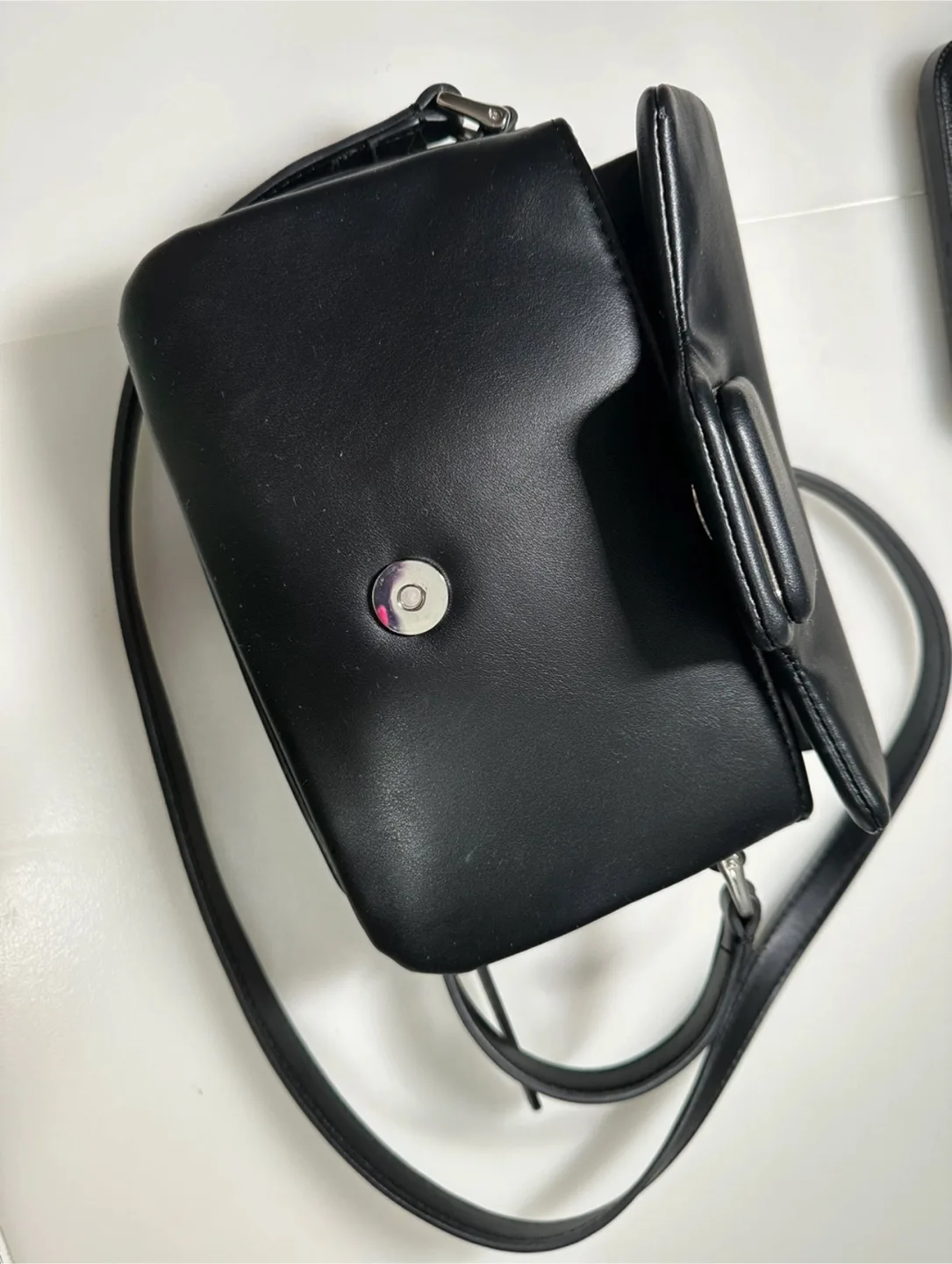 Black Leather Crossbody Bag image indicator(2)