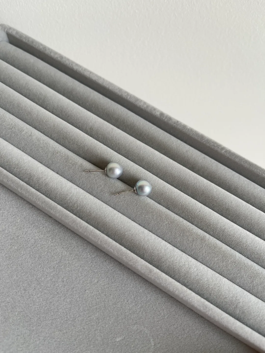 Japanese Silver Grey Pearl Stud Earrings 925 image indicator(8)