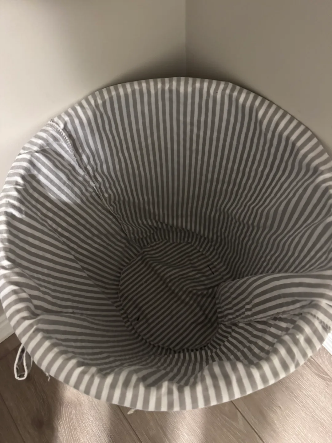 Wicker Laundry Basket image indicator(3)