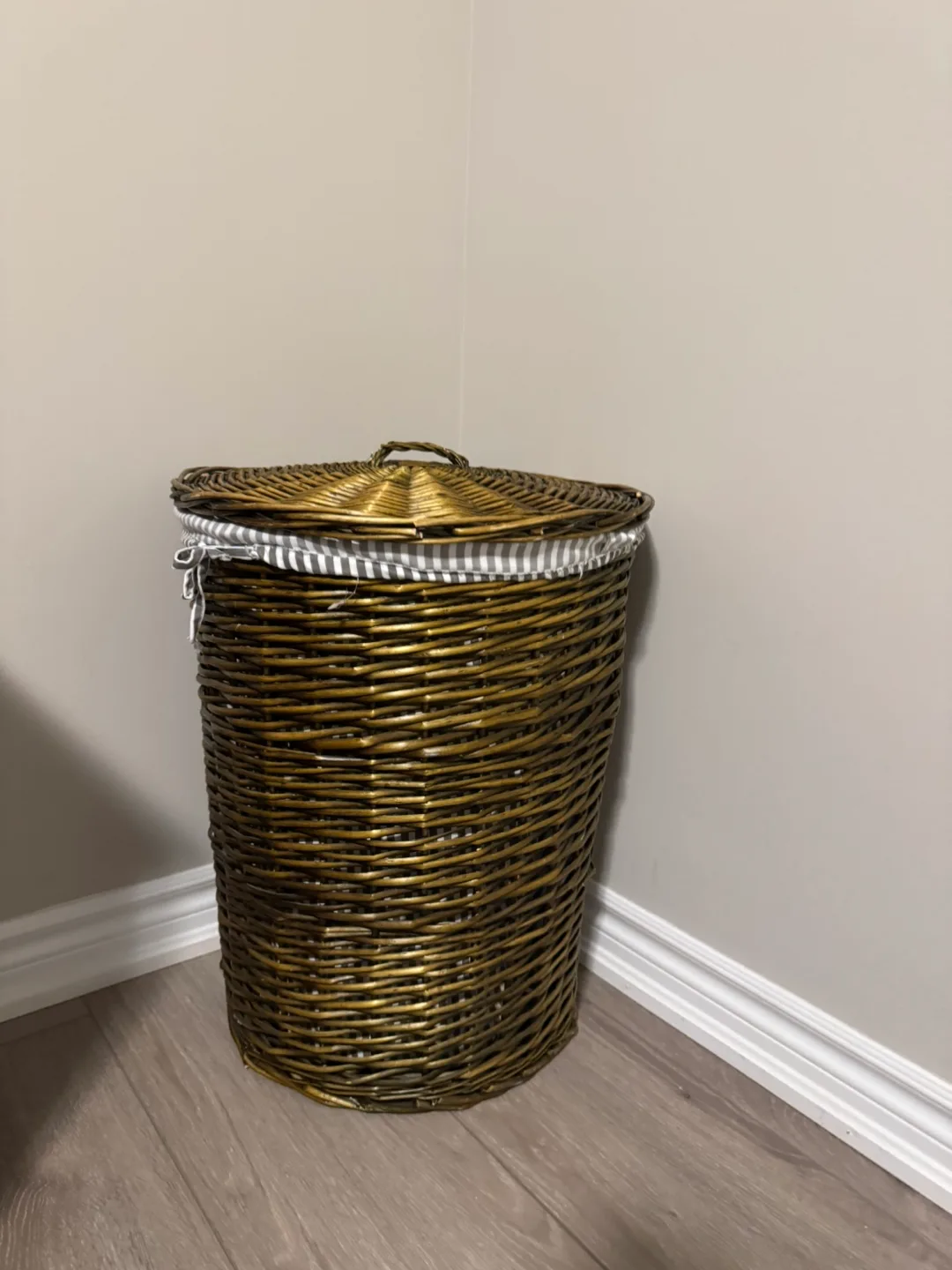Wicker Laundry Basket image indicator(2)